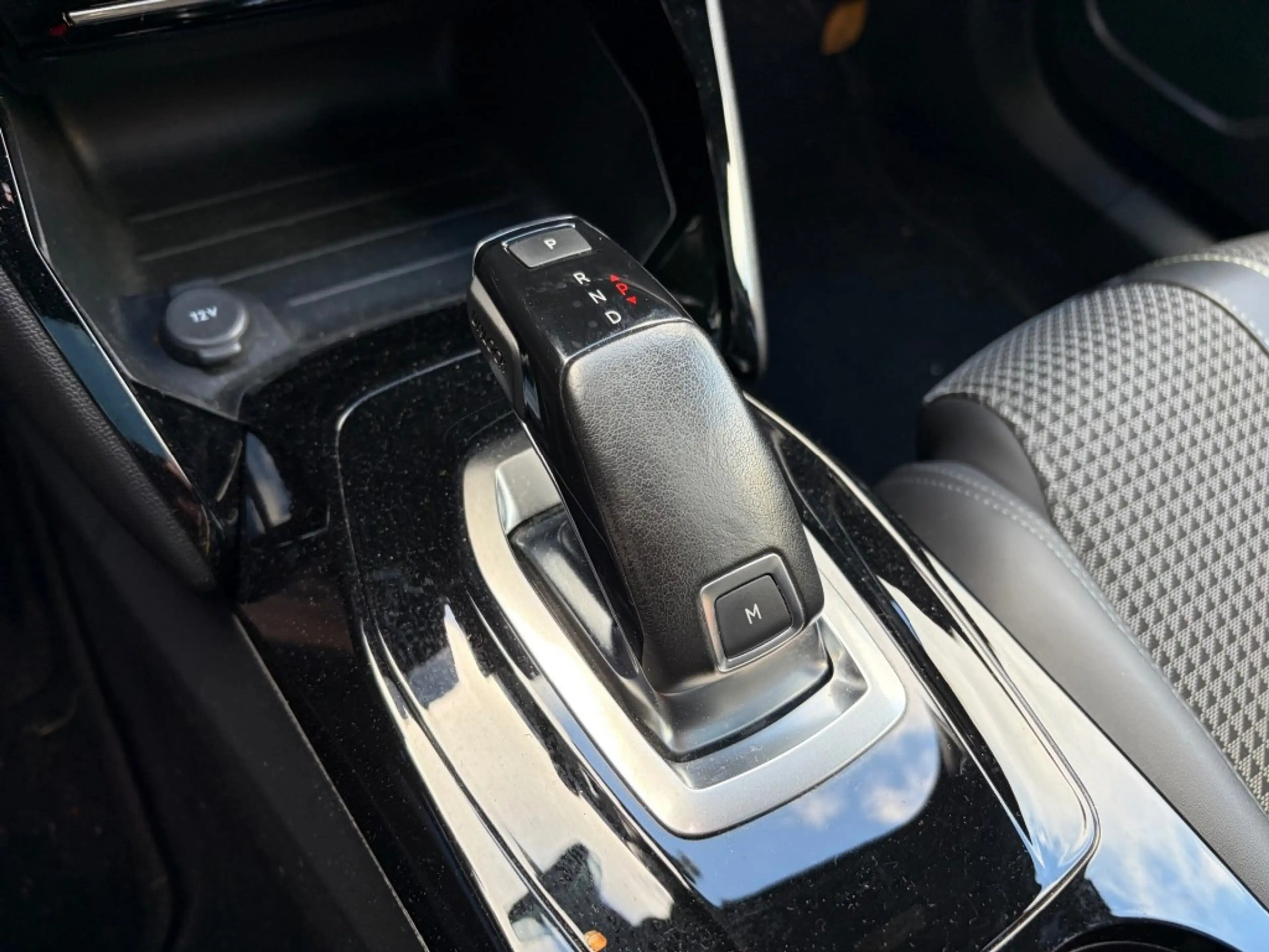 Peugeot 2008 1.2 PURETECH GT-LINE opendak — photo 15
