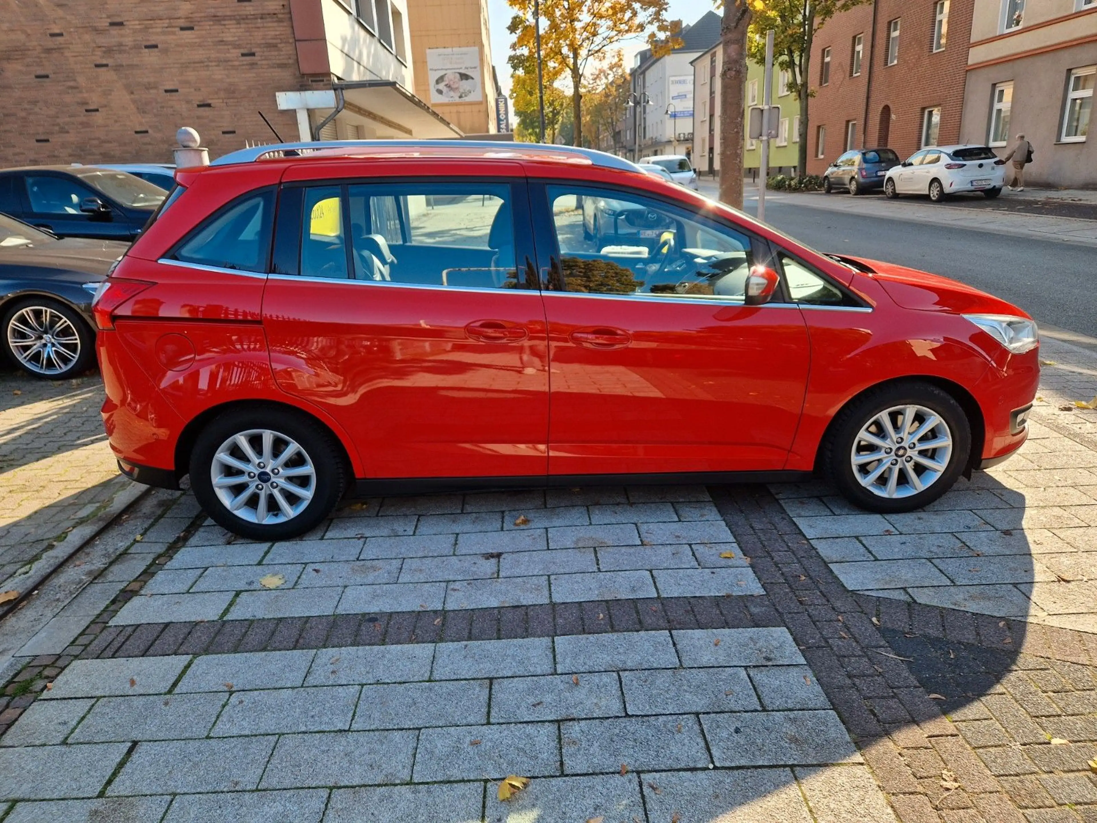 Ford Grand C-Max Grand C-MAX Titanium*Navi*Cam*Shz*Ahk*7-Sitzer — photo 4