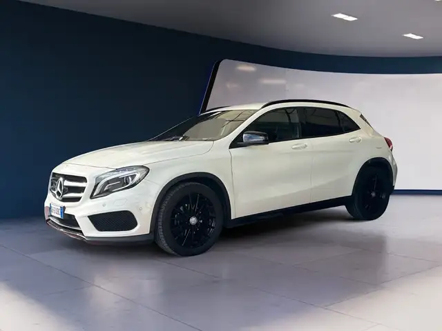Mercedes-Benz GLA 200 GLA 200 CDI AUTOMATIC Premium