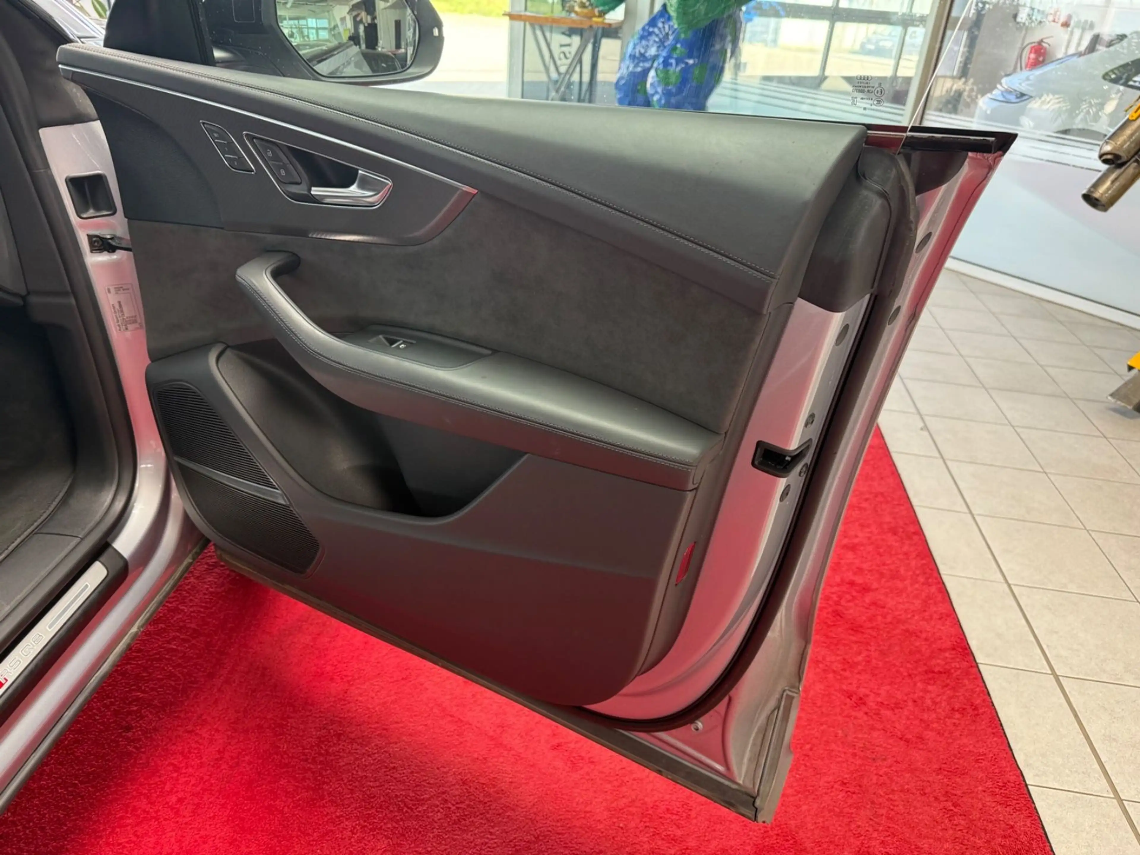 Audi RS Q8 4.0 TFSI Florettsilber Keramik B&O 305Km/H — photo 14