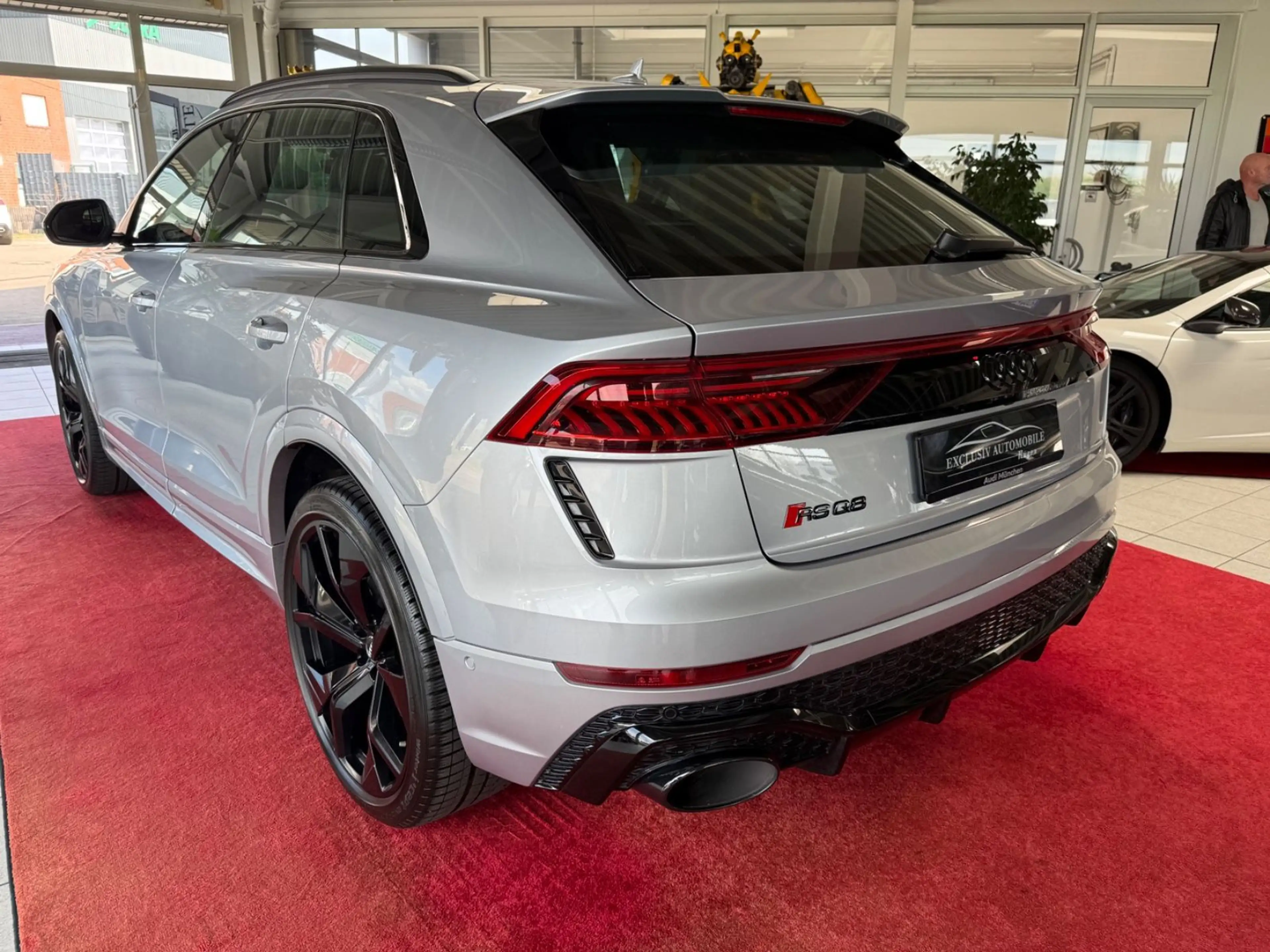 Audi RS Q8 4.0 TFSI Florettsilber Keramik B&O 305Km/H — photo 10