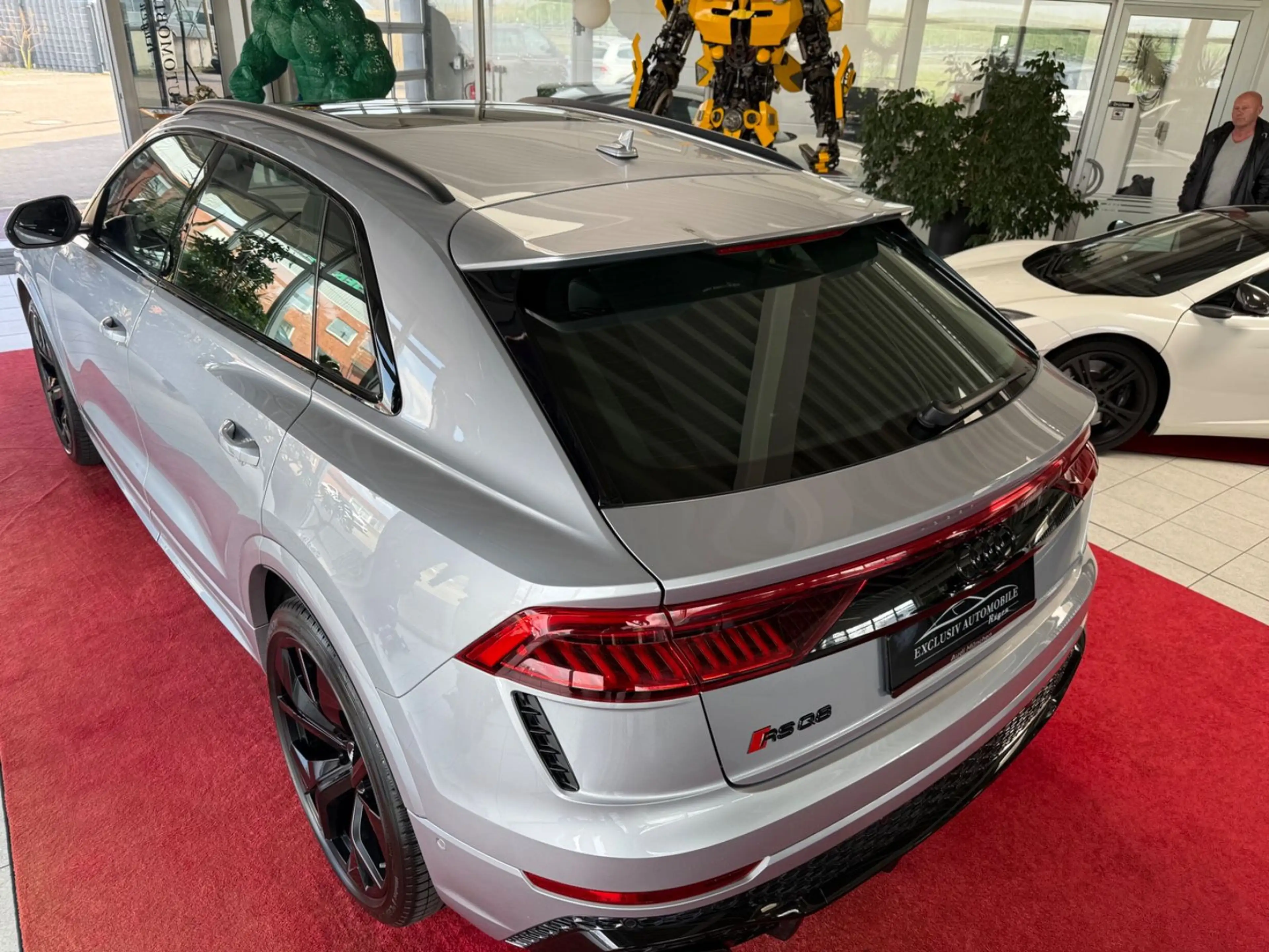 Audi RS Q8 4.0 TFSI Florettsilber Keramik B&O 305Km/H — photo 11