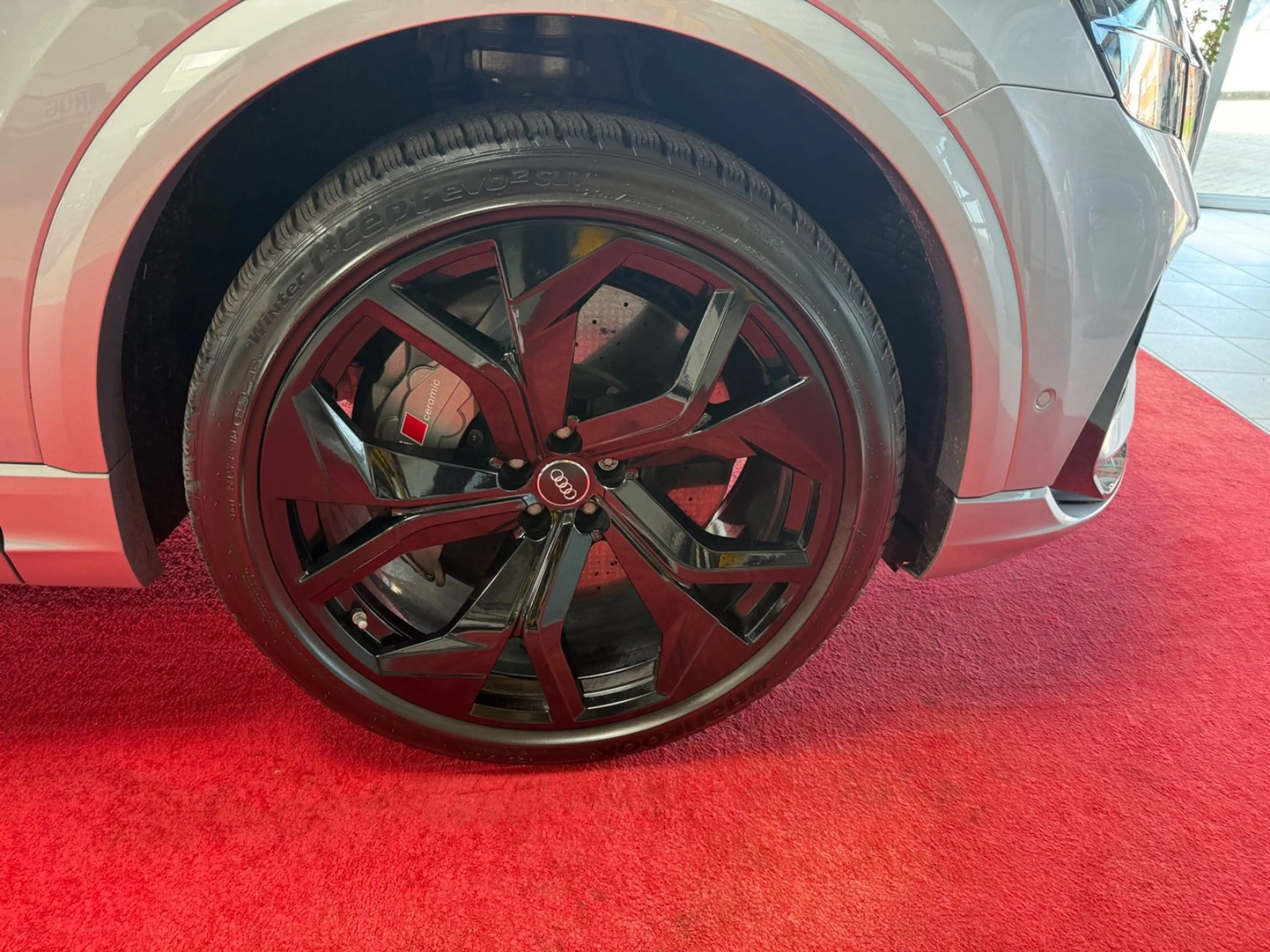 Audi RS Q8 4.0 TFSI Florettsilber Keramik B&O 305Km/H — photo 6