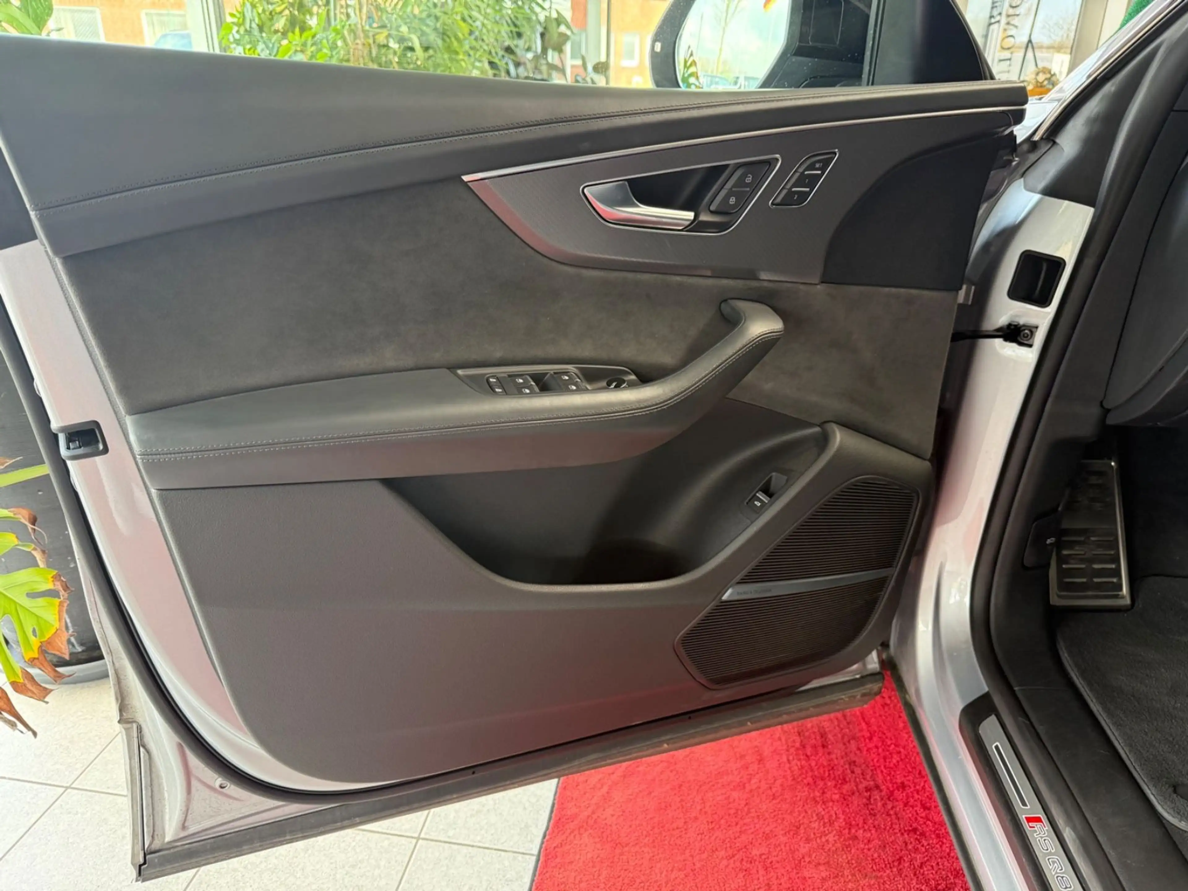 Audi RS Q8 4.0 TFSI Florettsilber Keramik B&O 305Km/H — photo 12