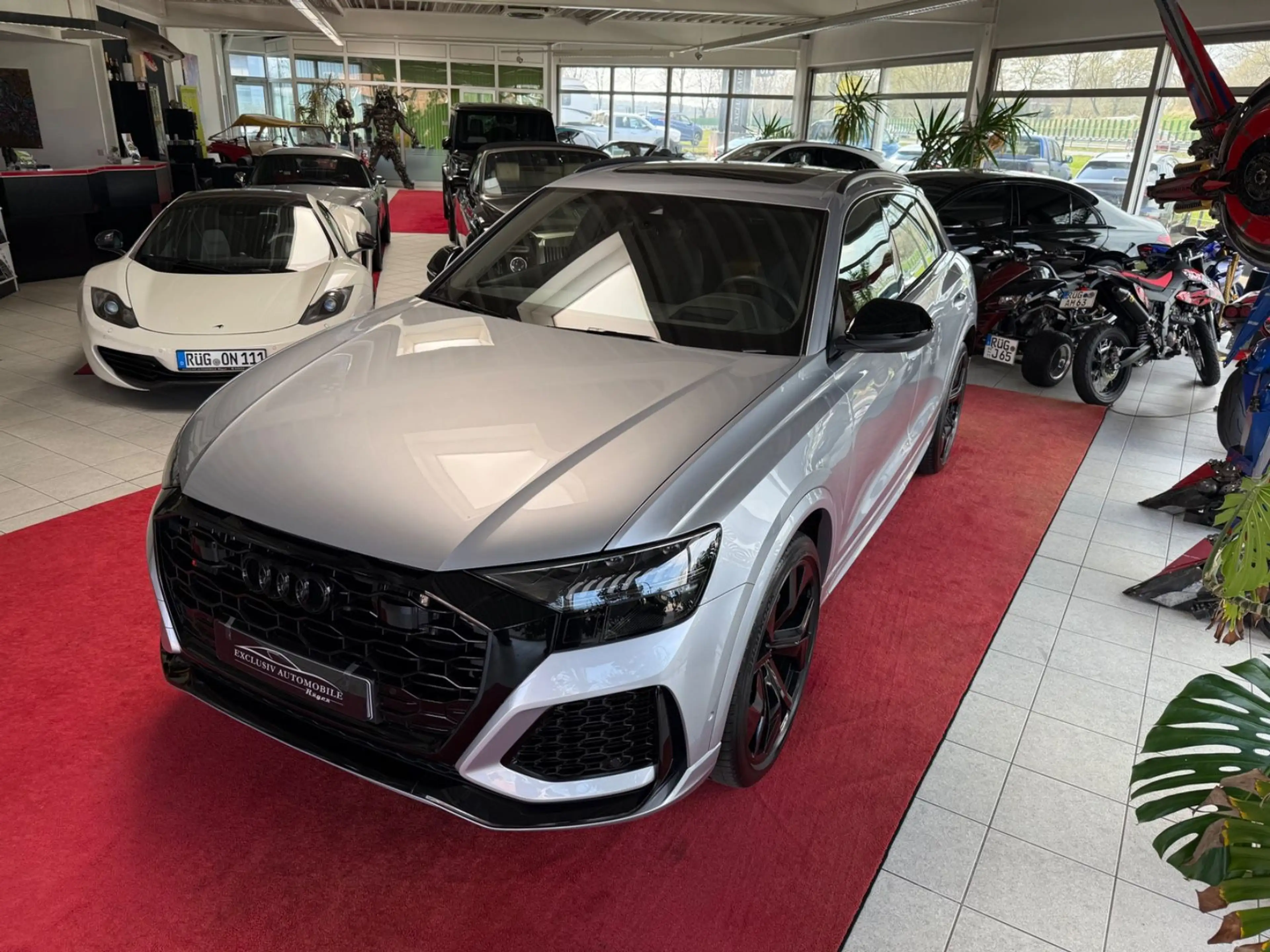 Audi RS Q8 4.0 TFSI Florettsilber Keramik B&O 305Km/H — photo 4