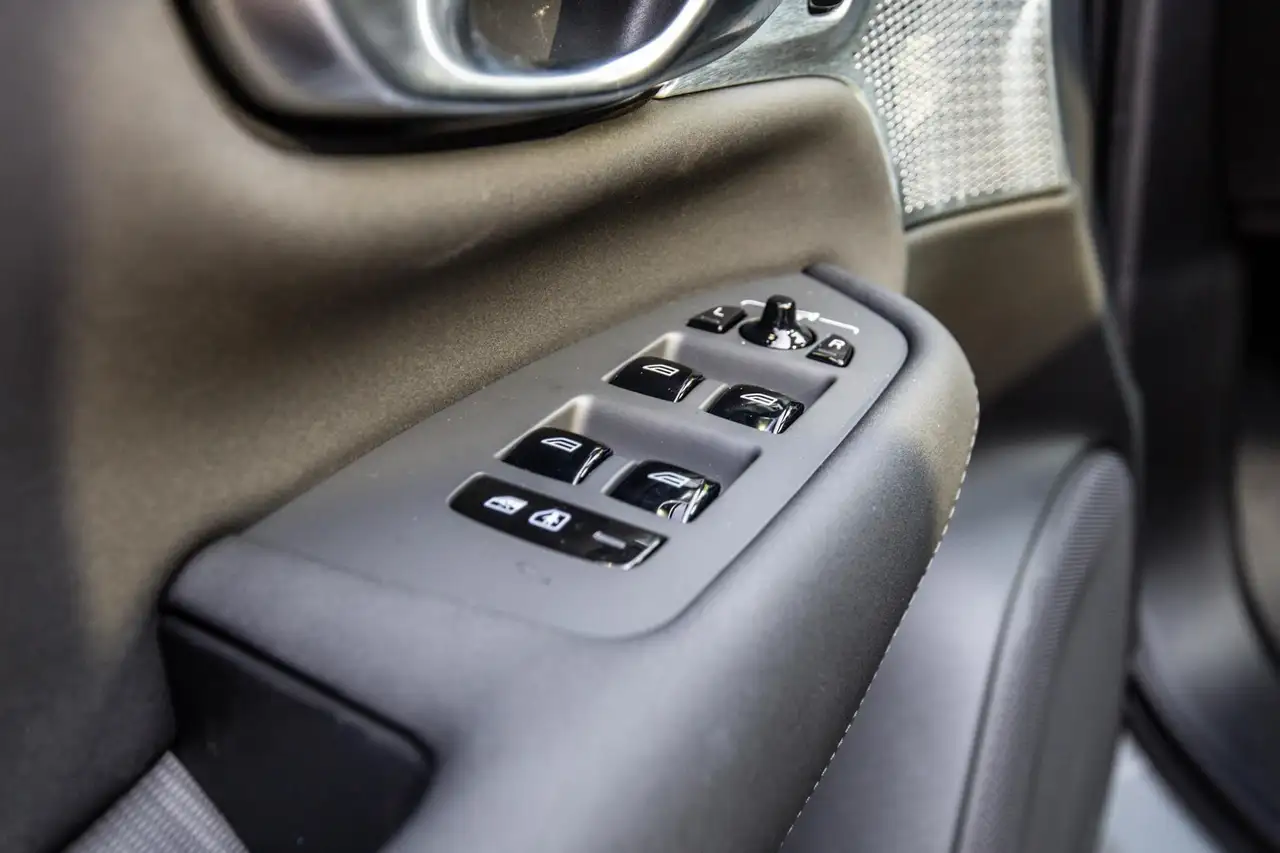 Volvo XC90 2.0 T8 Plug-in hybrid AWD Ultra Dark Exec. Ed., миниатюра 17