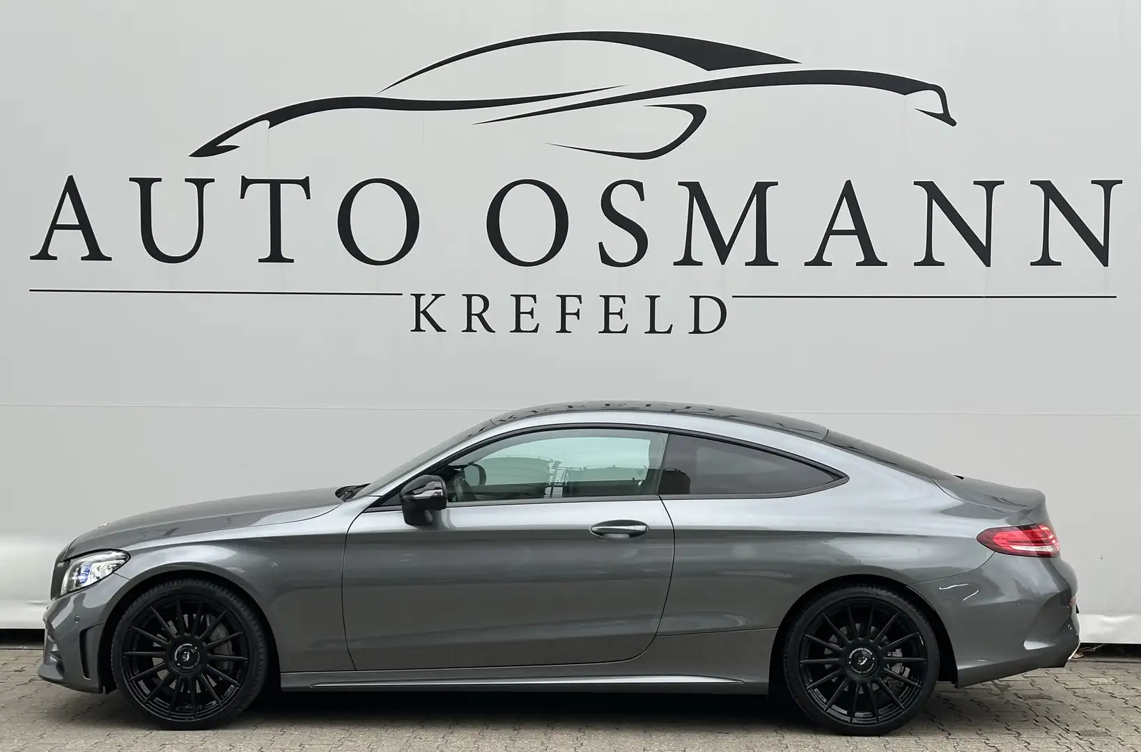 Mercedes-Benz C 300 Coupe 9G-TRONIC AMG Line   DigitalTacho Grijs - 2