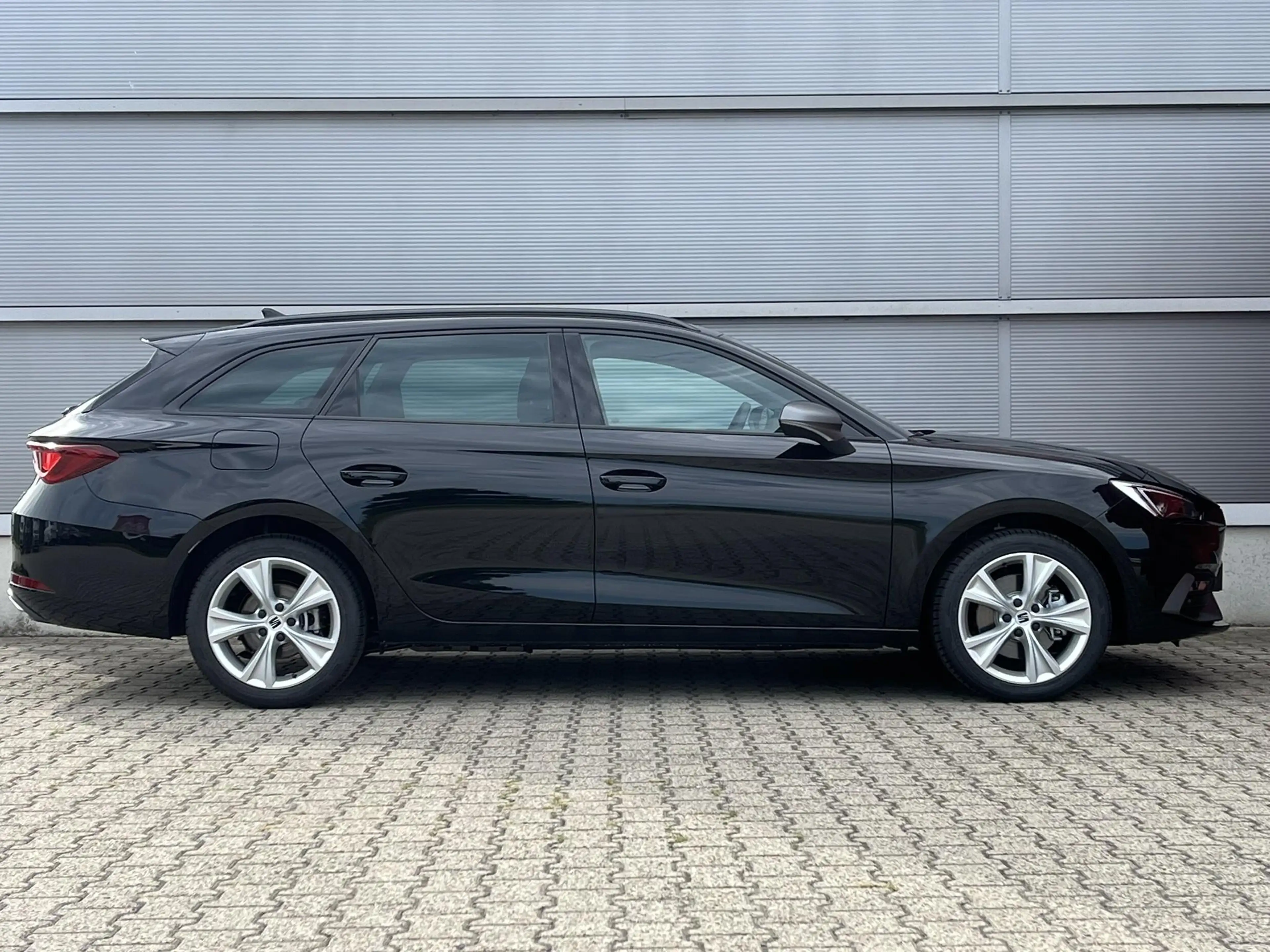 SEAT Leon e-Hybrid Sportstourer 1.5 TSI 204pk DSG FR Business | Trekh — photo 3