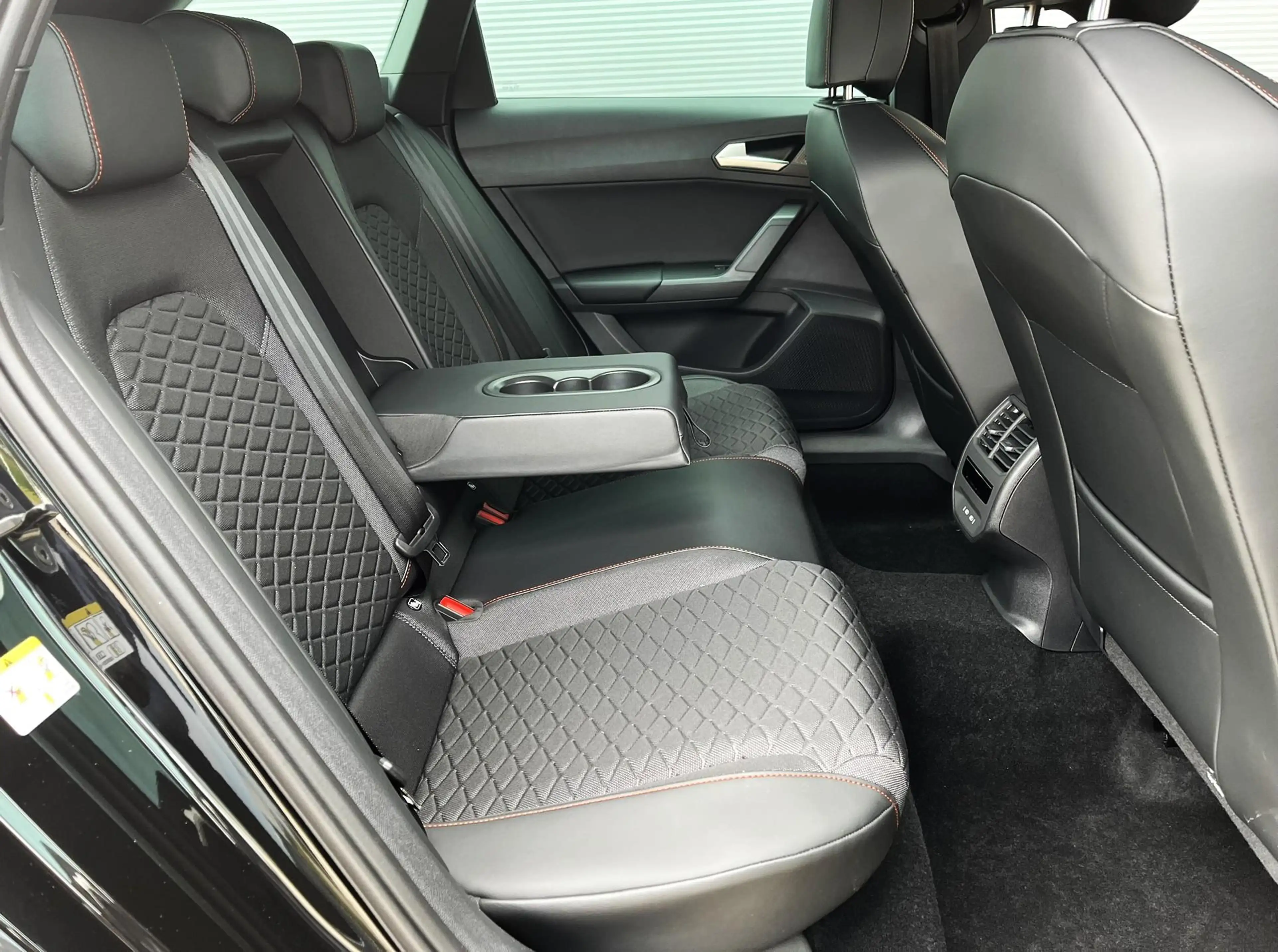SEAT Leon e-Hybrid Sportstourer 1.5 TSI 204pk DSG FR Business | Trekh — photo 6