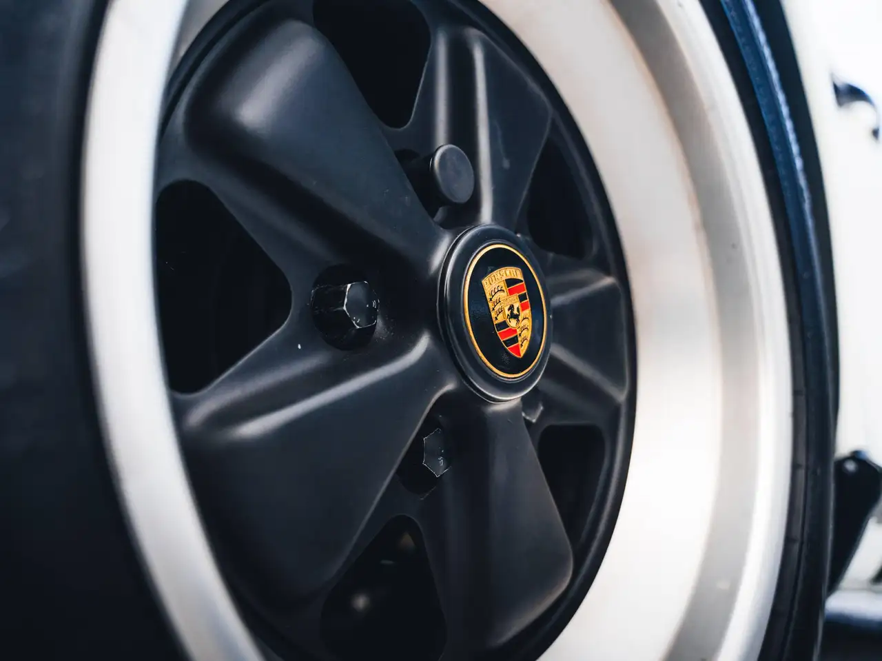 Porsche 930 Turbo 3.3 / Grand Prix White / Heated Seats / Pano, foto 11