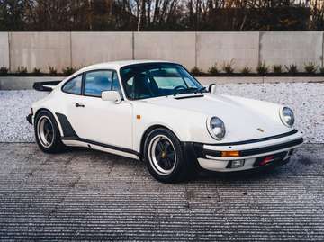 Turbo 3.3 / Grand Prix White / Heated Seats / Pano