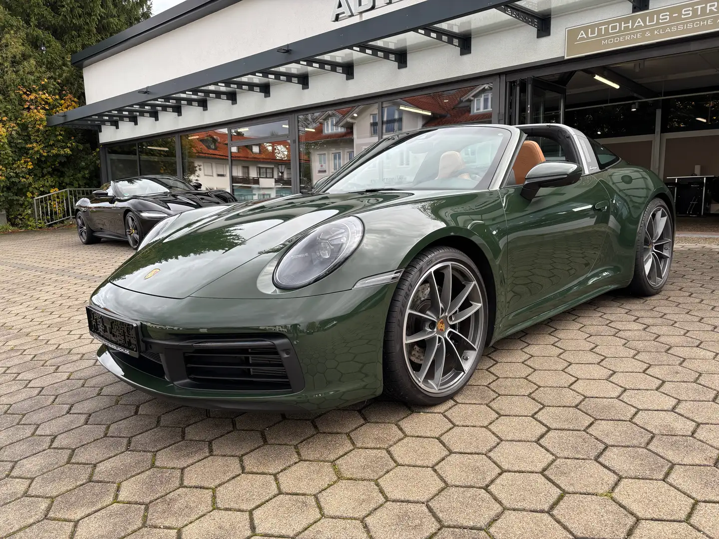 Porsche 992 992 911 TARGA 4S PORSCHE EXCLUSIV MANUFAKTUR Grün - 1