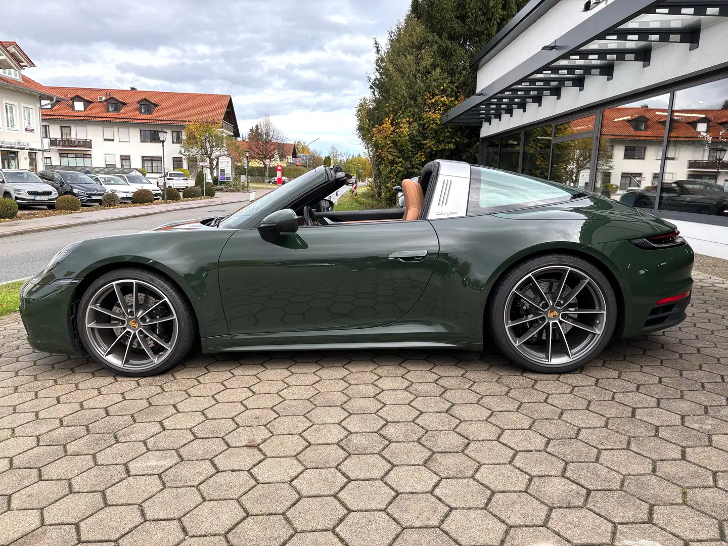 Porsche 992 992 911 TARGA 4S PORSCHE EXCLUSIV MANUFAKTUR Grün - 2