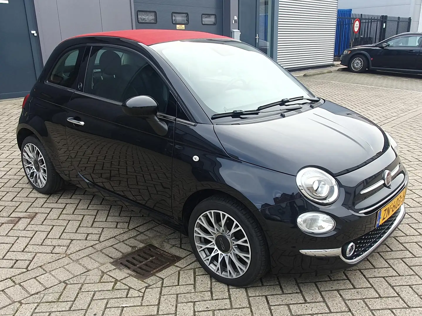 Fiat 500C Fiat 500 C - 0.9 TwinAir Turbo 120TH Edition Zwart - 1