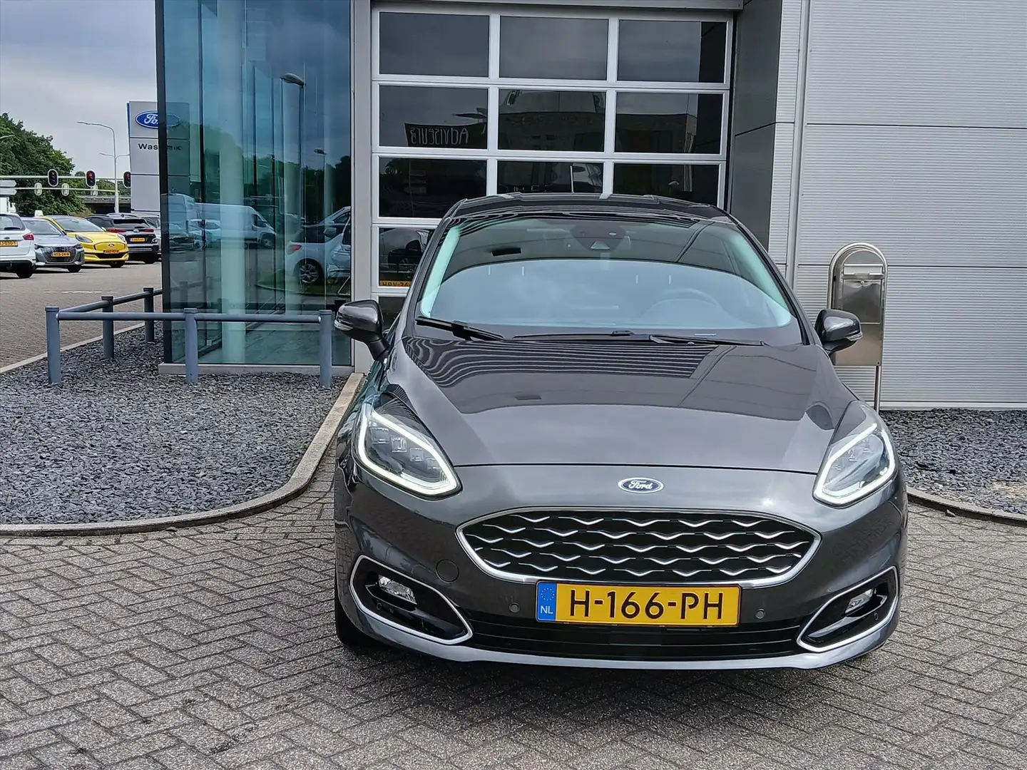 Ford Fiesta 1.0 EcoBoost 100pk Automaat 5dr Vignale | Navigati Grijs - 2