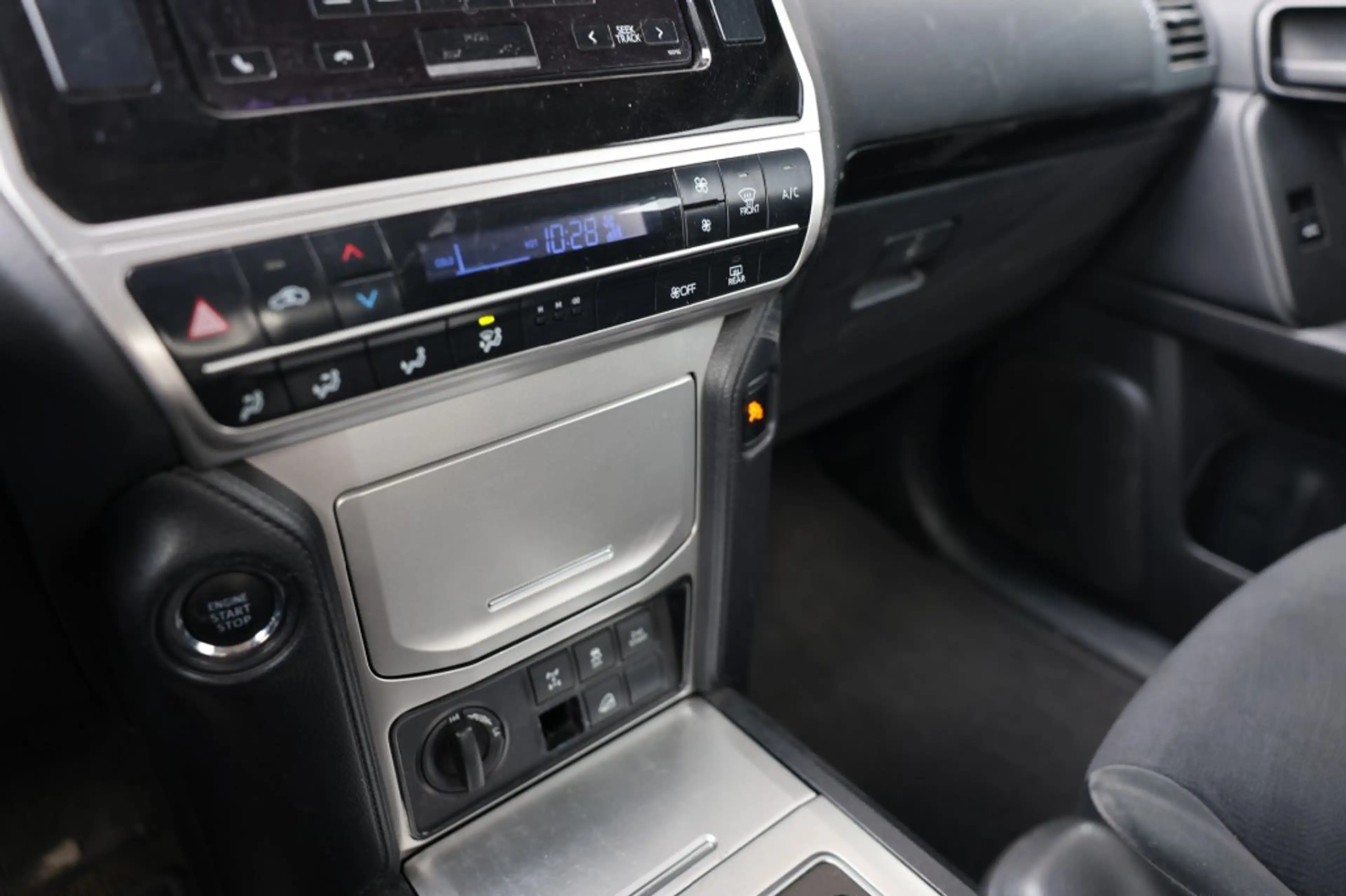 Toyota Land Cruiser 2.8D-4D 3DRS COMFORT A/T VAN — photo 13