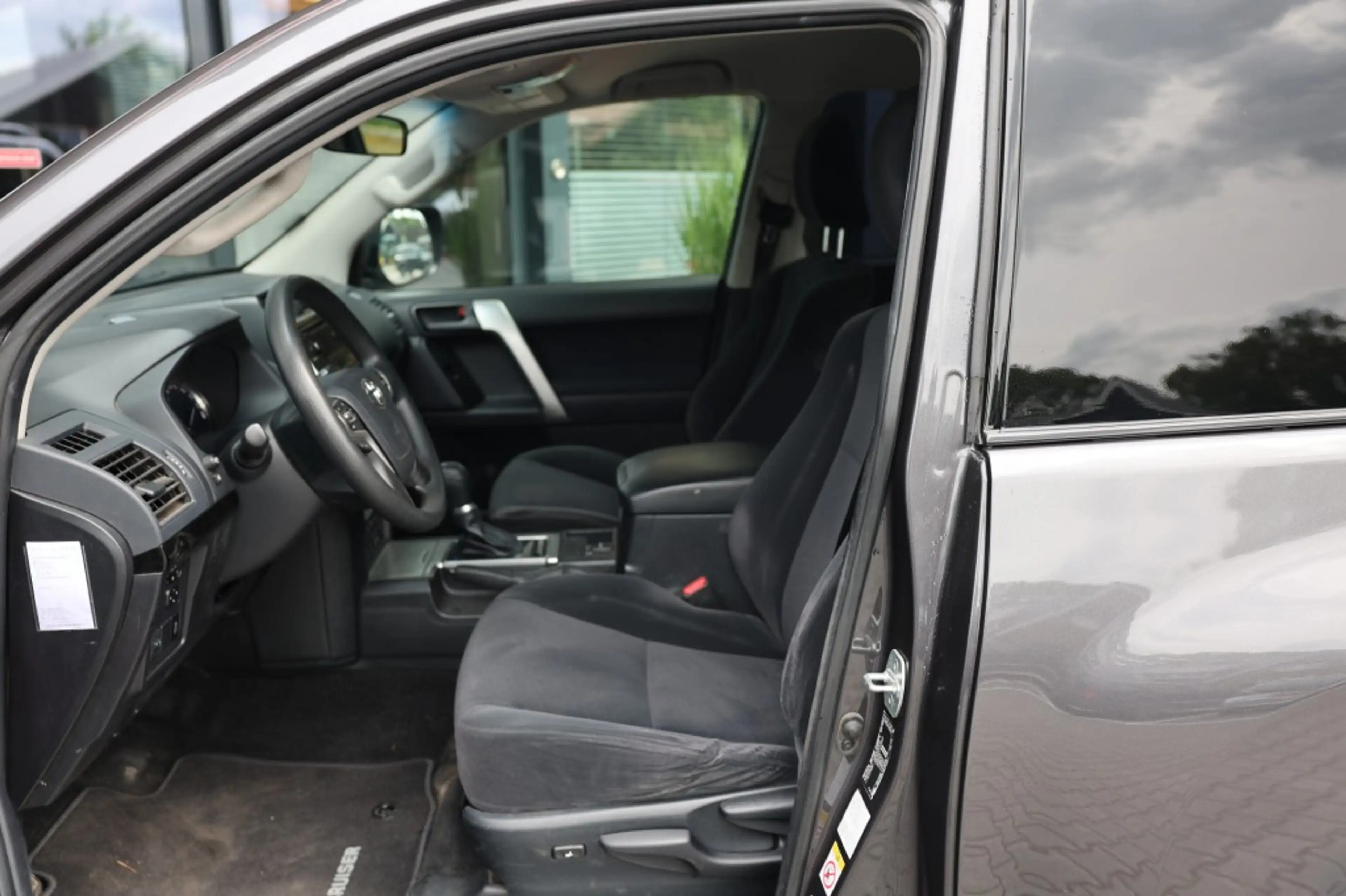 Toyota Land Cruiser 2.8D-4D 3DRS COMFORT A/T VAN — photo 8