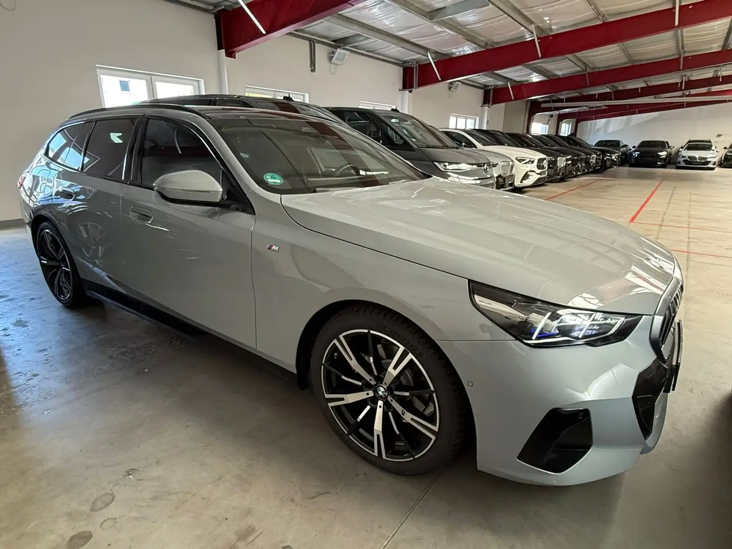 BMW 520 520d Touring 48V sdrive MSport Pro auto Grigio - 2