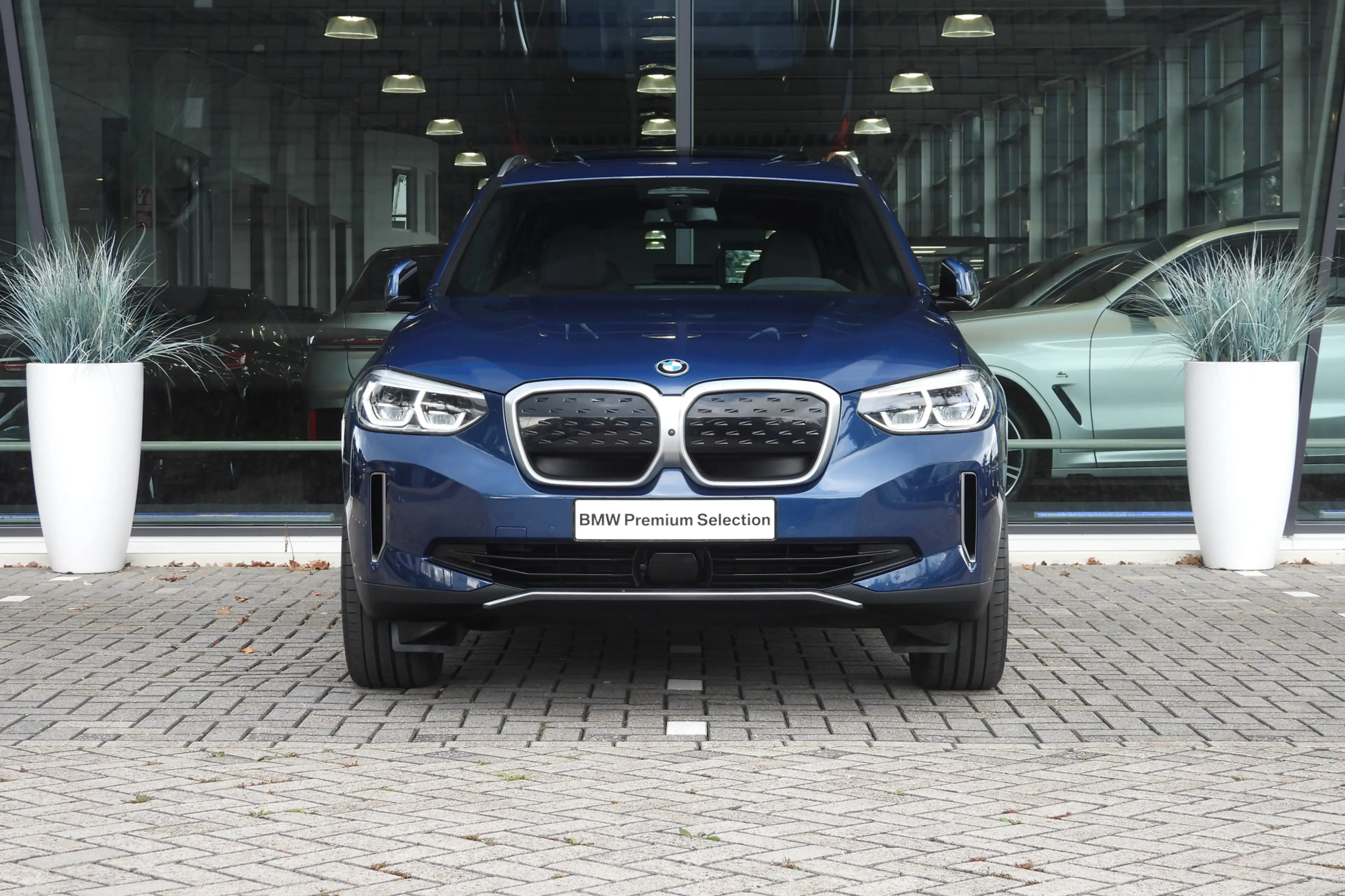 BMW iX3 High Executive / Sportstoelen / Head-Up / Adaptiev — photo 9