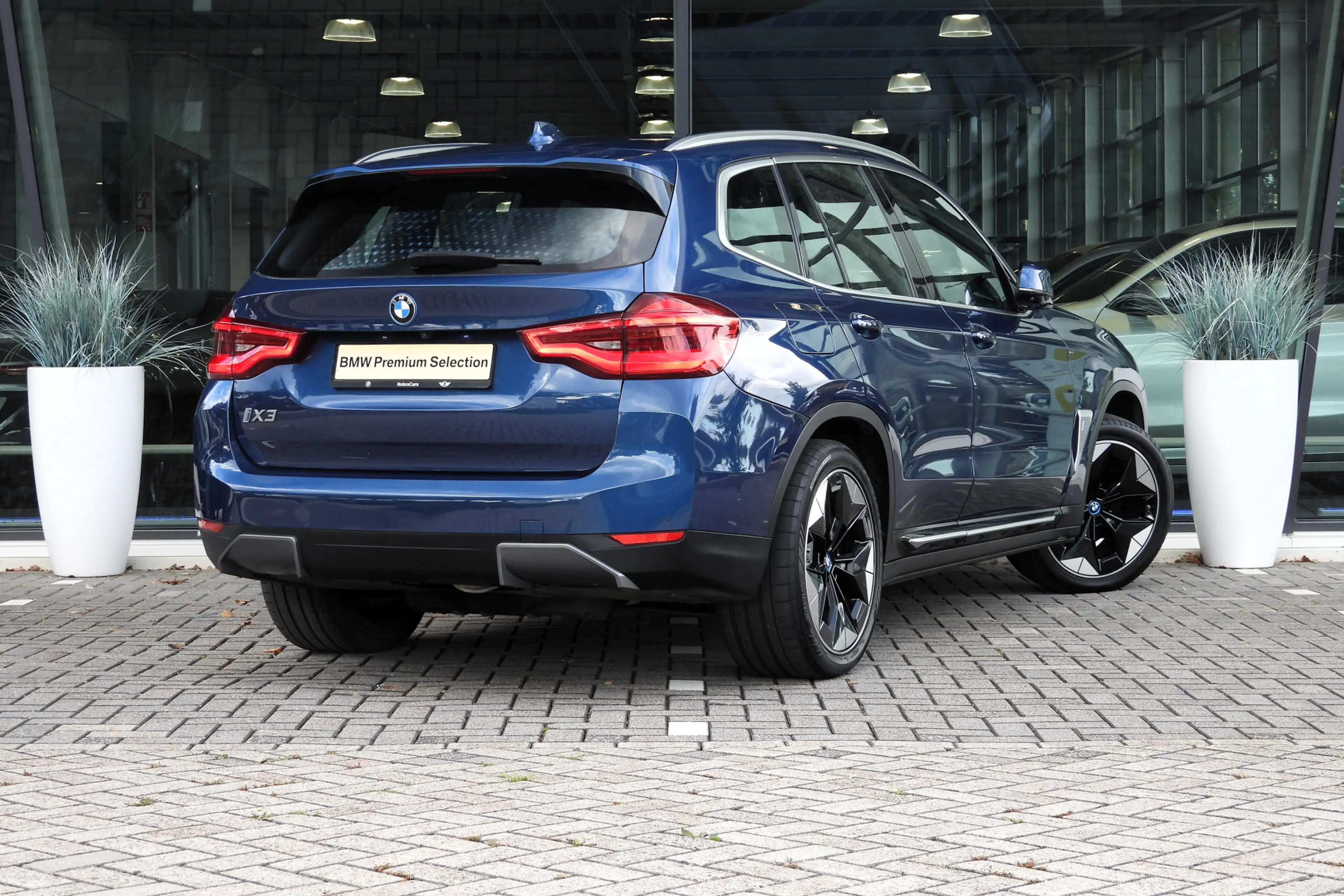 BMW iX3 High Executive / Sportstoelen / Head-Up / Adaptiev — photo 4
