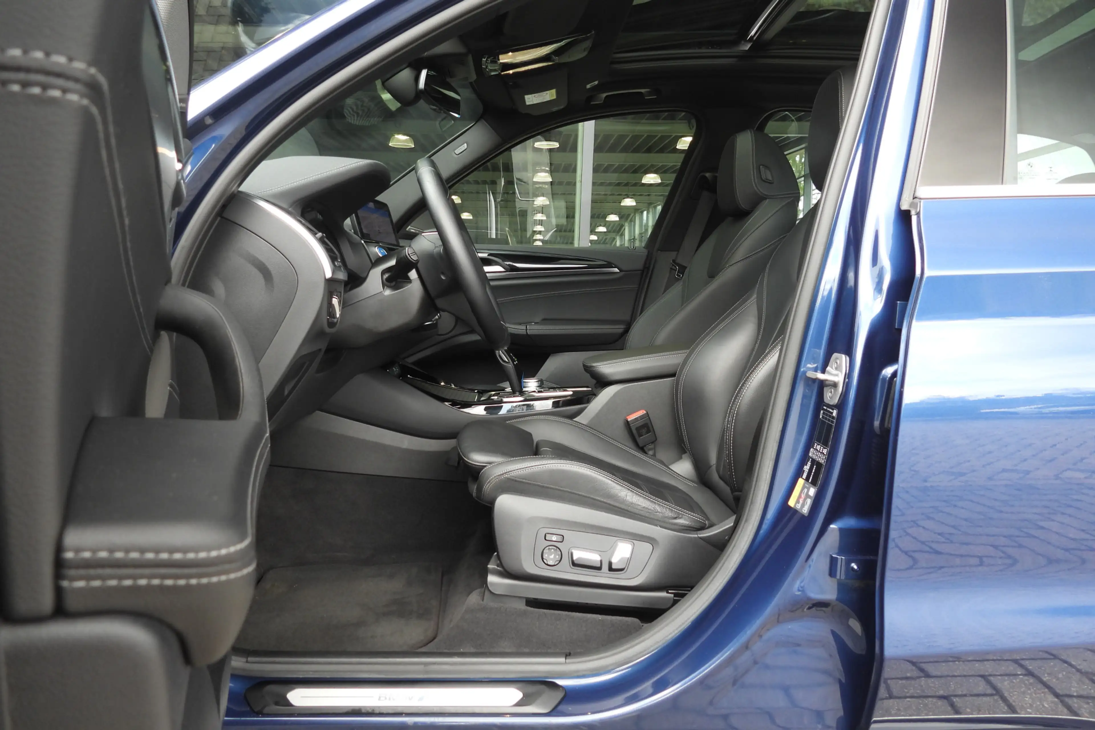 BMW iX3 High Executive / Sportstoelen / Head-Up / Adaptiev — photo 14