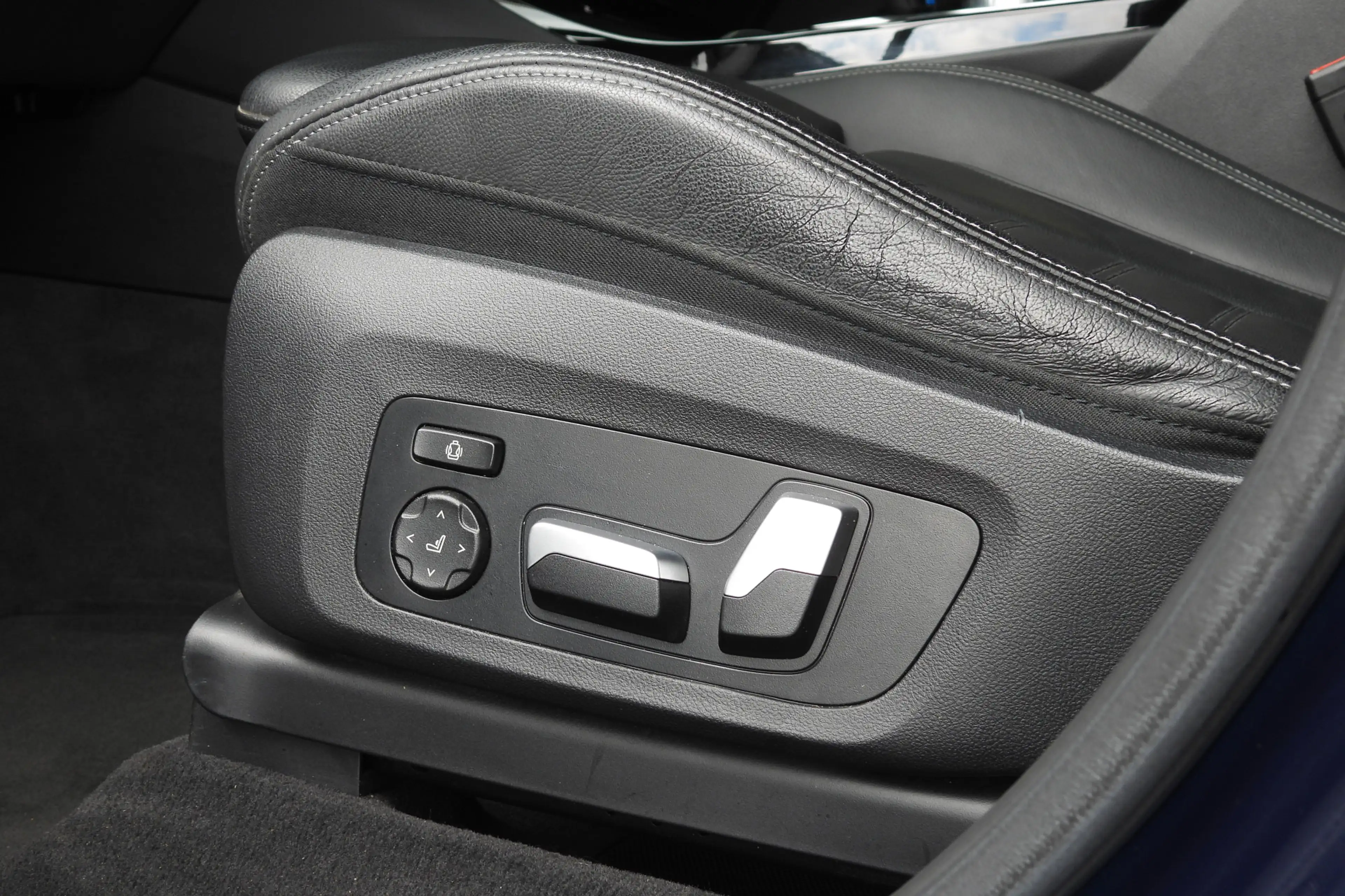 BMW iX3 High Executive / Sportstoelen / Head-Up / Adaptiev — photo 15