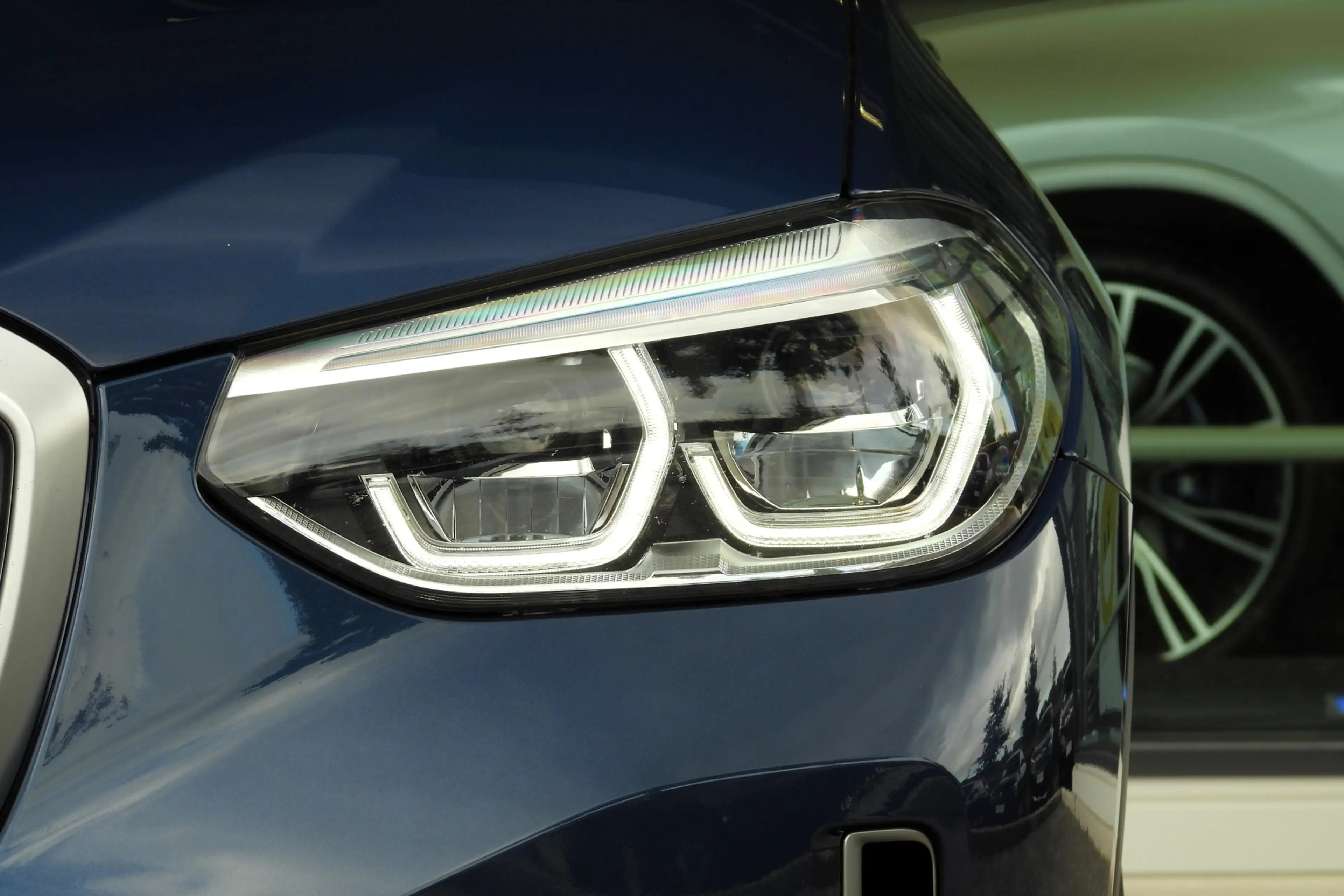BMW iX3 High Executive / Sportstoelen / Head-Up / Adaptiev — photo 10