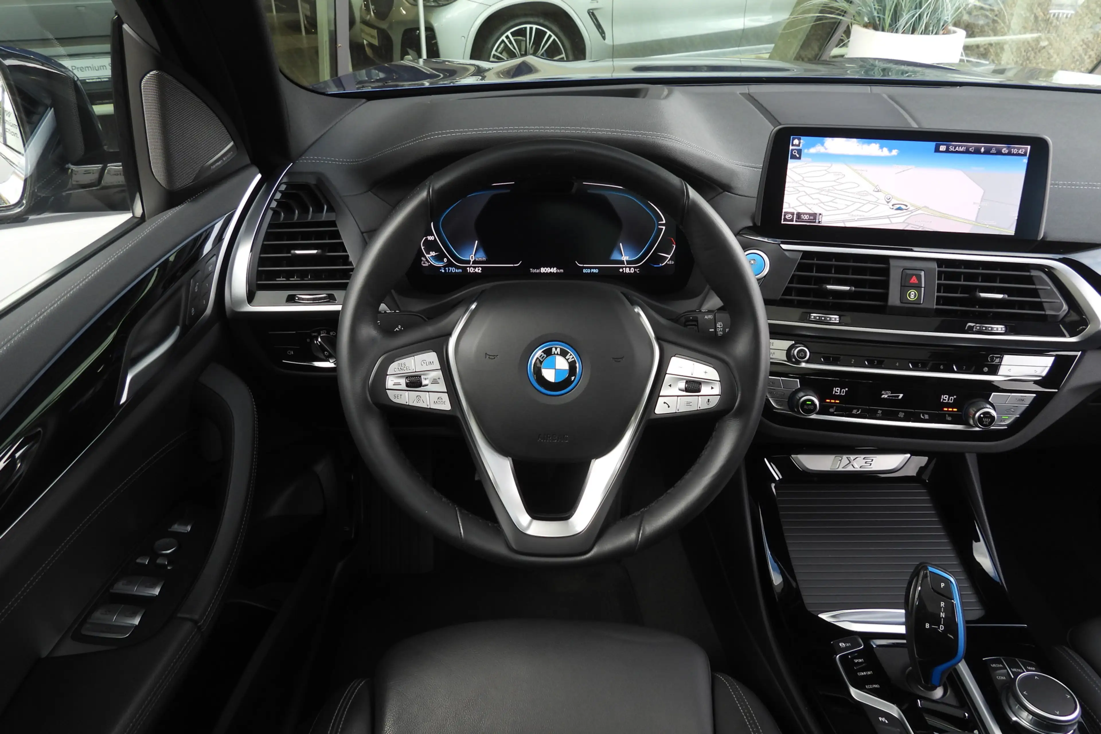 BMW iX3 High Executive / Sportstoelen / Head-Up / Adaptiev — photo 2