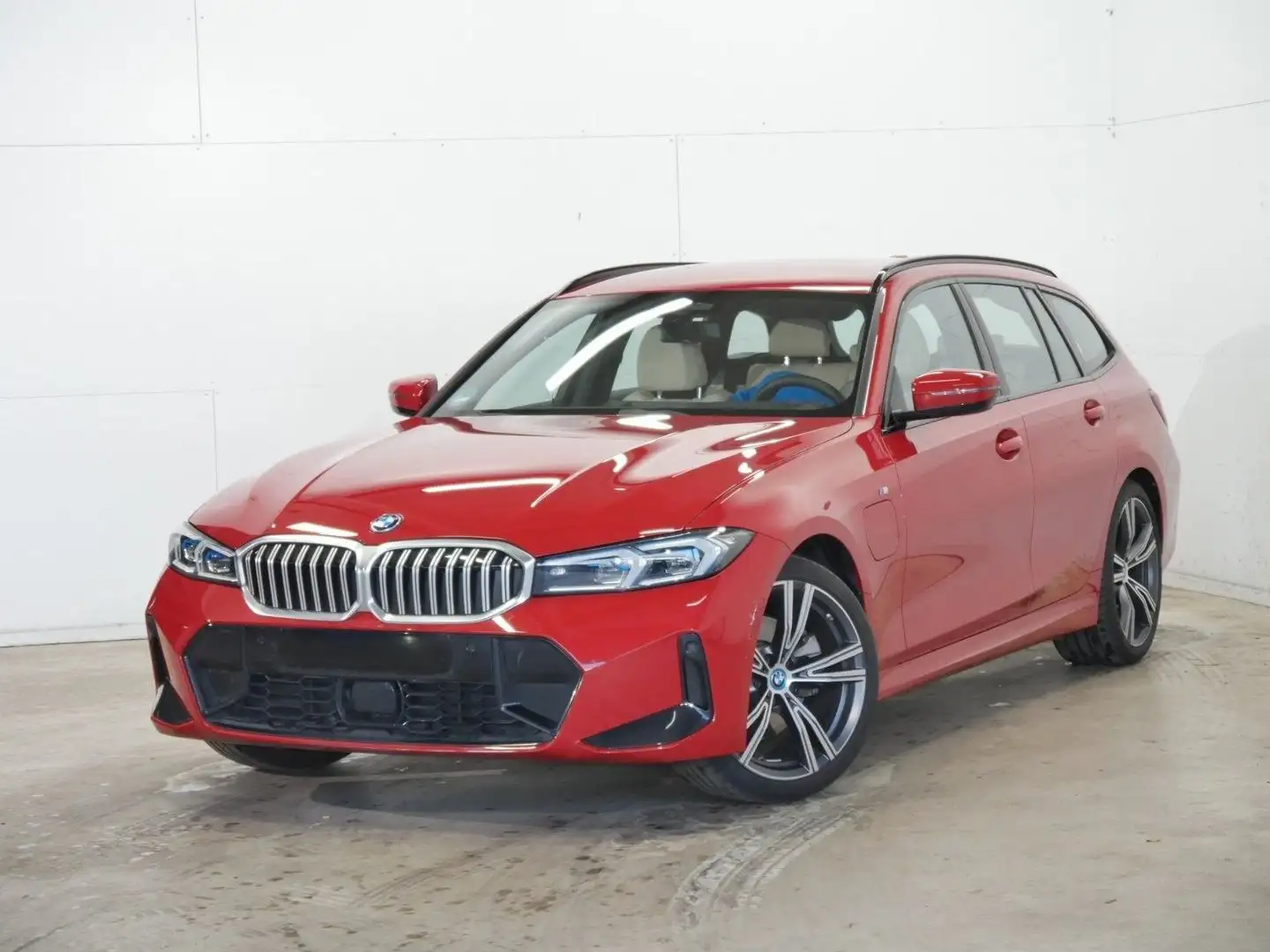 BMW 330 e Tour. M-Sport ACC HuD KZU HiFi Kamera Rot - 1