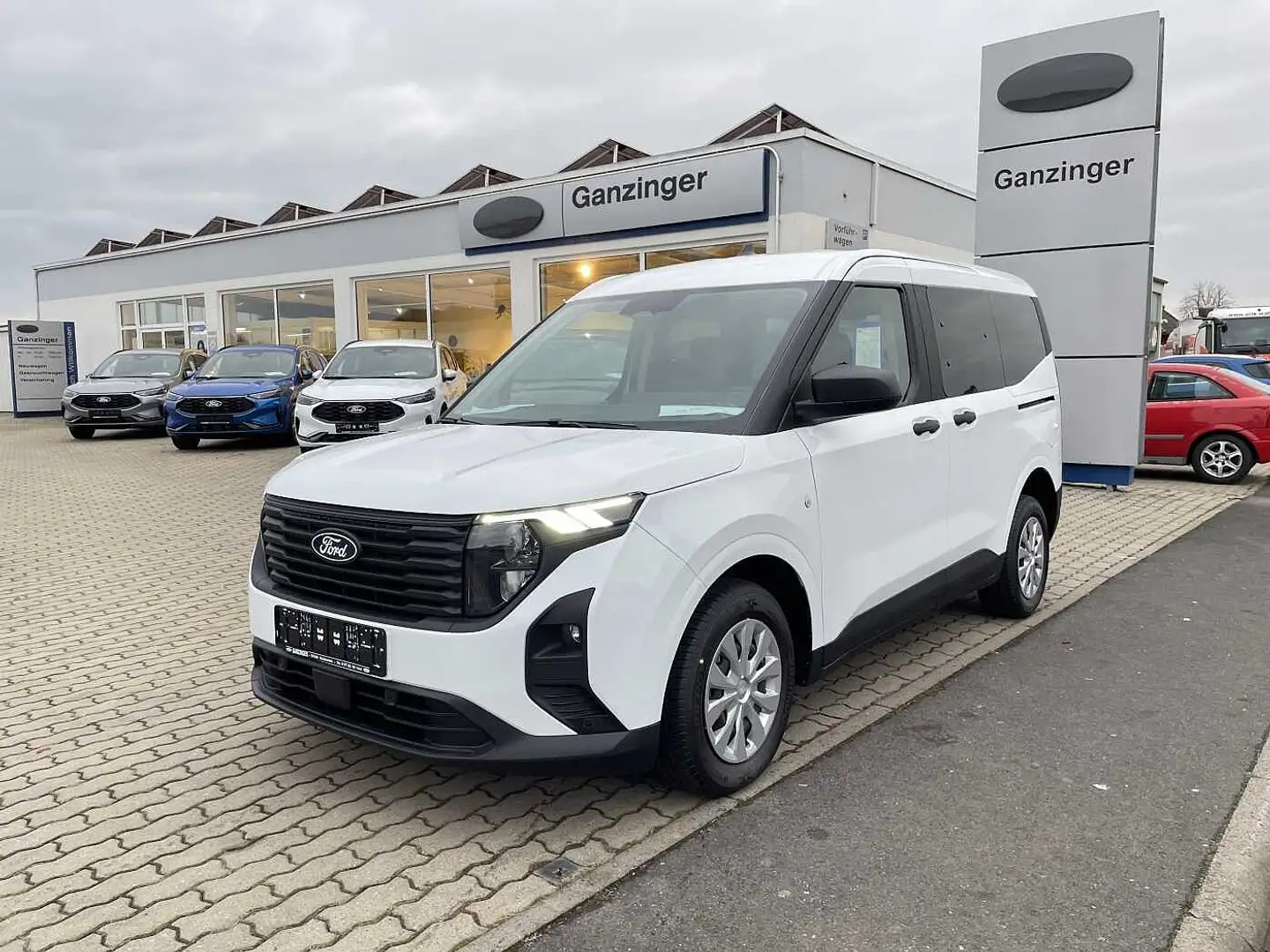 Ford Tourneo Courier Trend Automatik,5 JAHRE GARANTIE+LED+KAMERA+PDC Weiß - 1