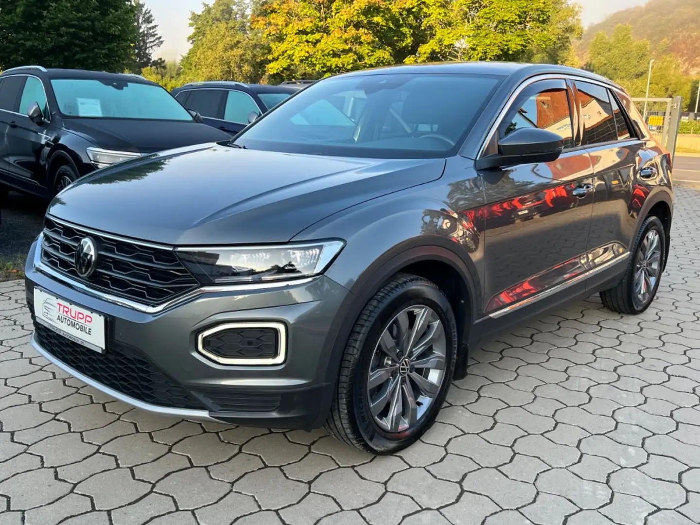 Volkswagen T-Roc 2.0 TDI Sport/LED/STANDH/AHK/VIRTUAL/ACC Grau - 2