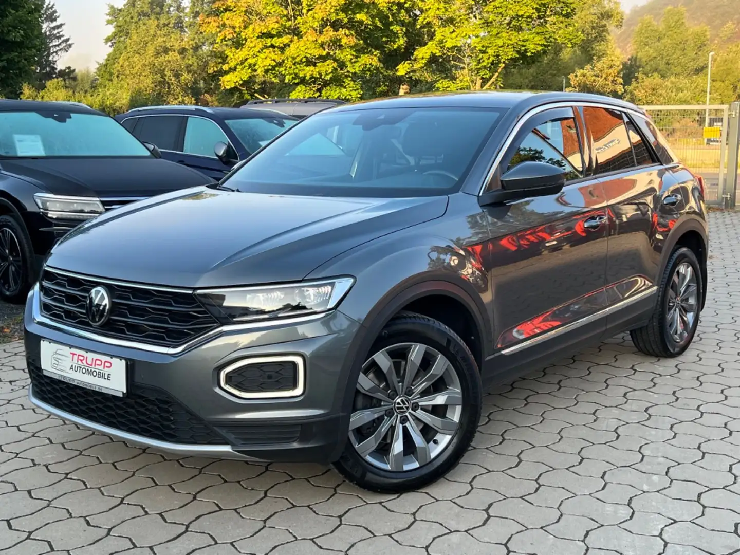 Volkswagen T-Roc 2.0 TDI Sport/LED/STANDH/AHK/VIRTUAL/ACC Grau - 1