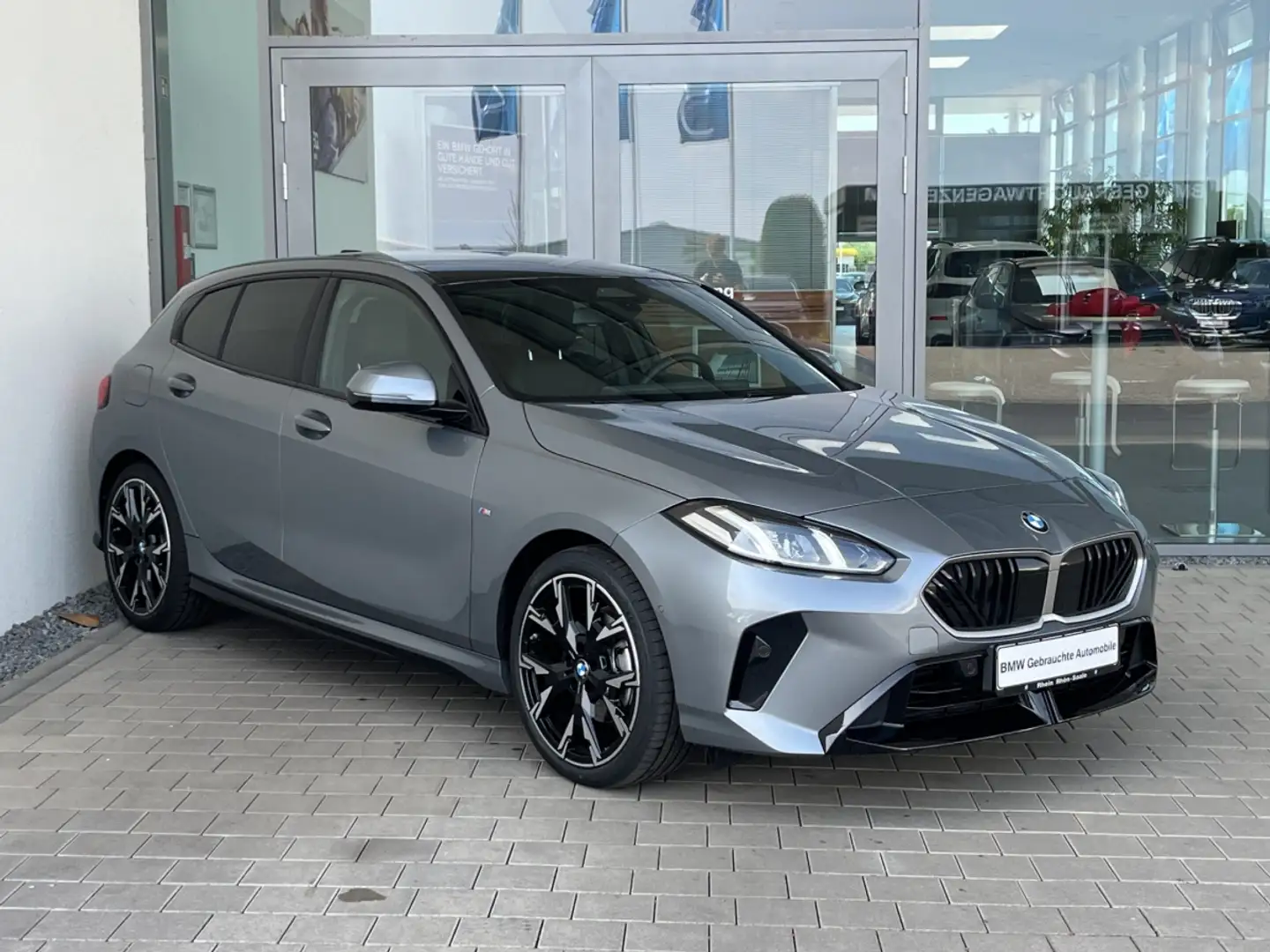 BMW 118 d Limousine M Sportpaket Navi.DrivingA.ParkA Grijs - 2