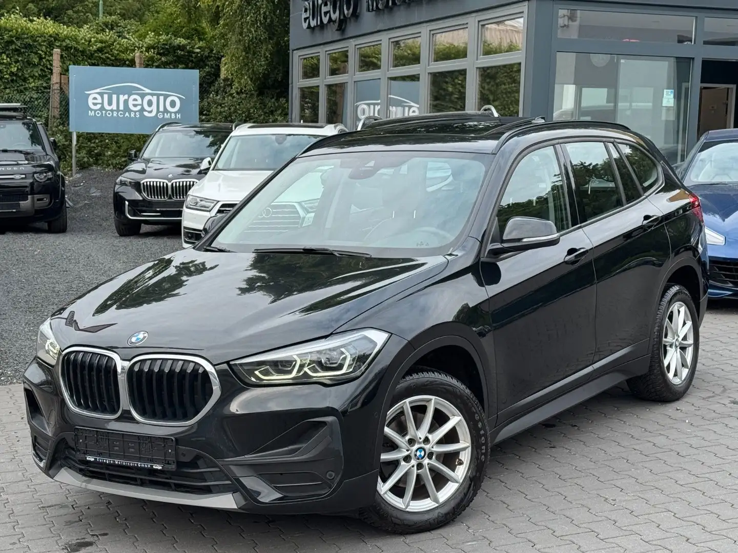 BMW X1 Drive 18 d Advantage Aut. - 1 Hand - LED /// Negro - 2