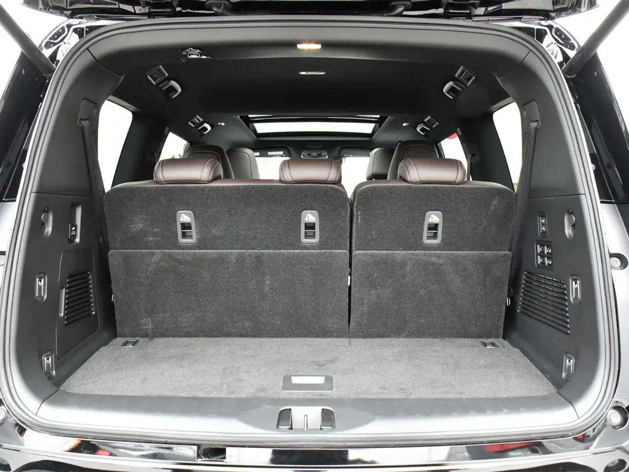 Nissan Armada снимка Nissan Armada