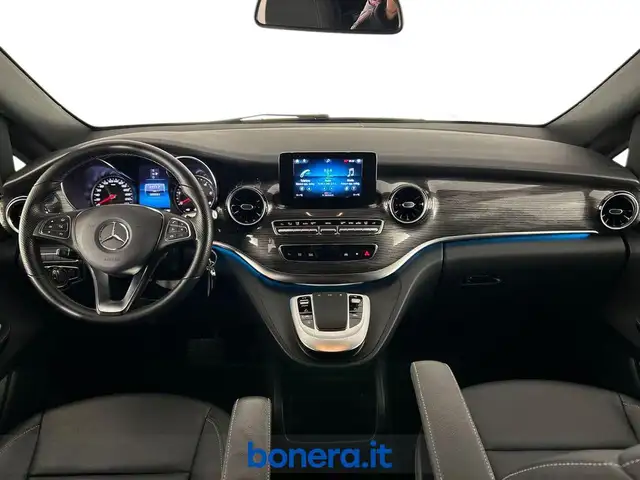 Mercedes-Benz V-Class view 9