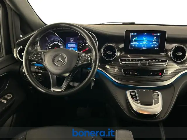 Mercedes-Benz V-Class view 11