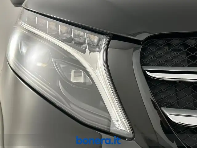 Mercedes-Benz V-Class view 7