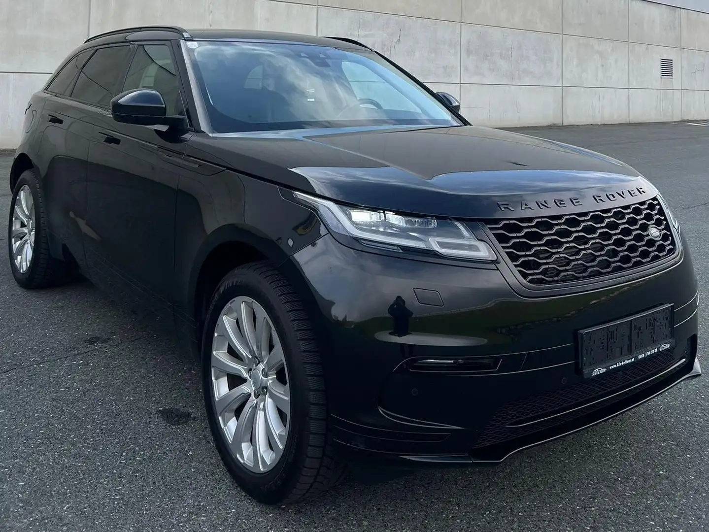 Land Rover Range Rover Velar Range Rover Velar 2,0 Allrad Aut. Schwarz - 1