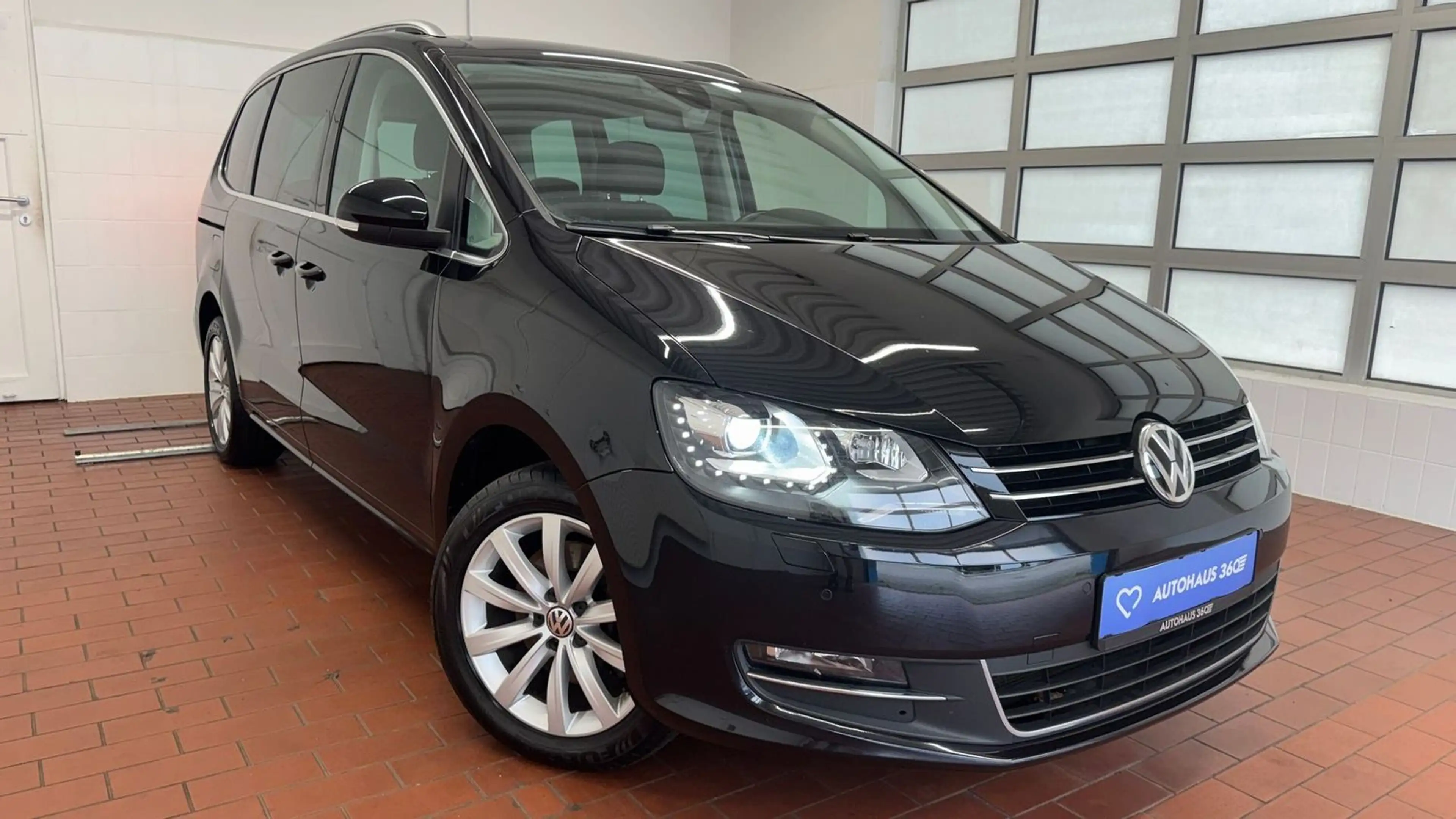 Volkswagen Sharan Highline DSG Bi-Xenon — photo 3