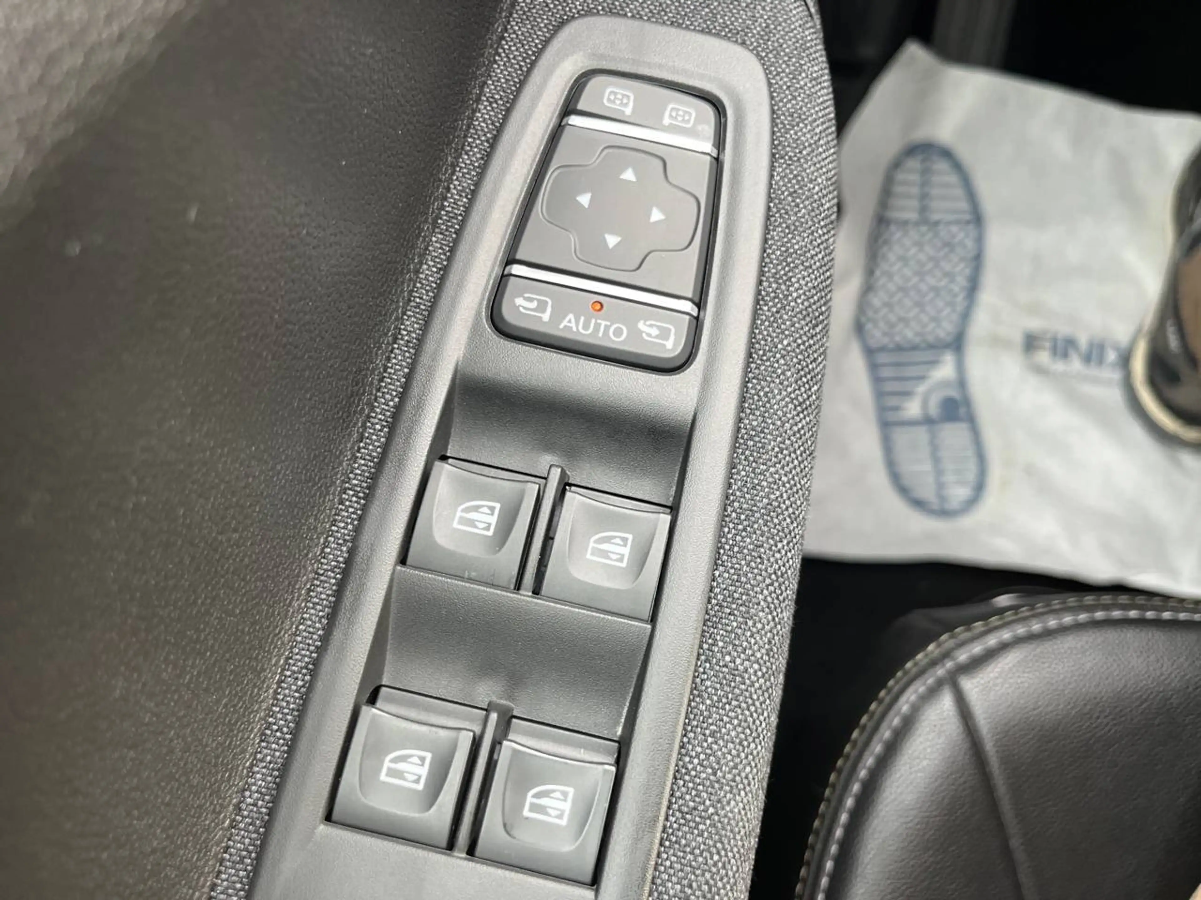 Renault ZOE 52 kWh R135 Iconic E.V.50 — photo 9