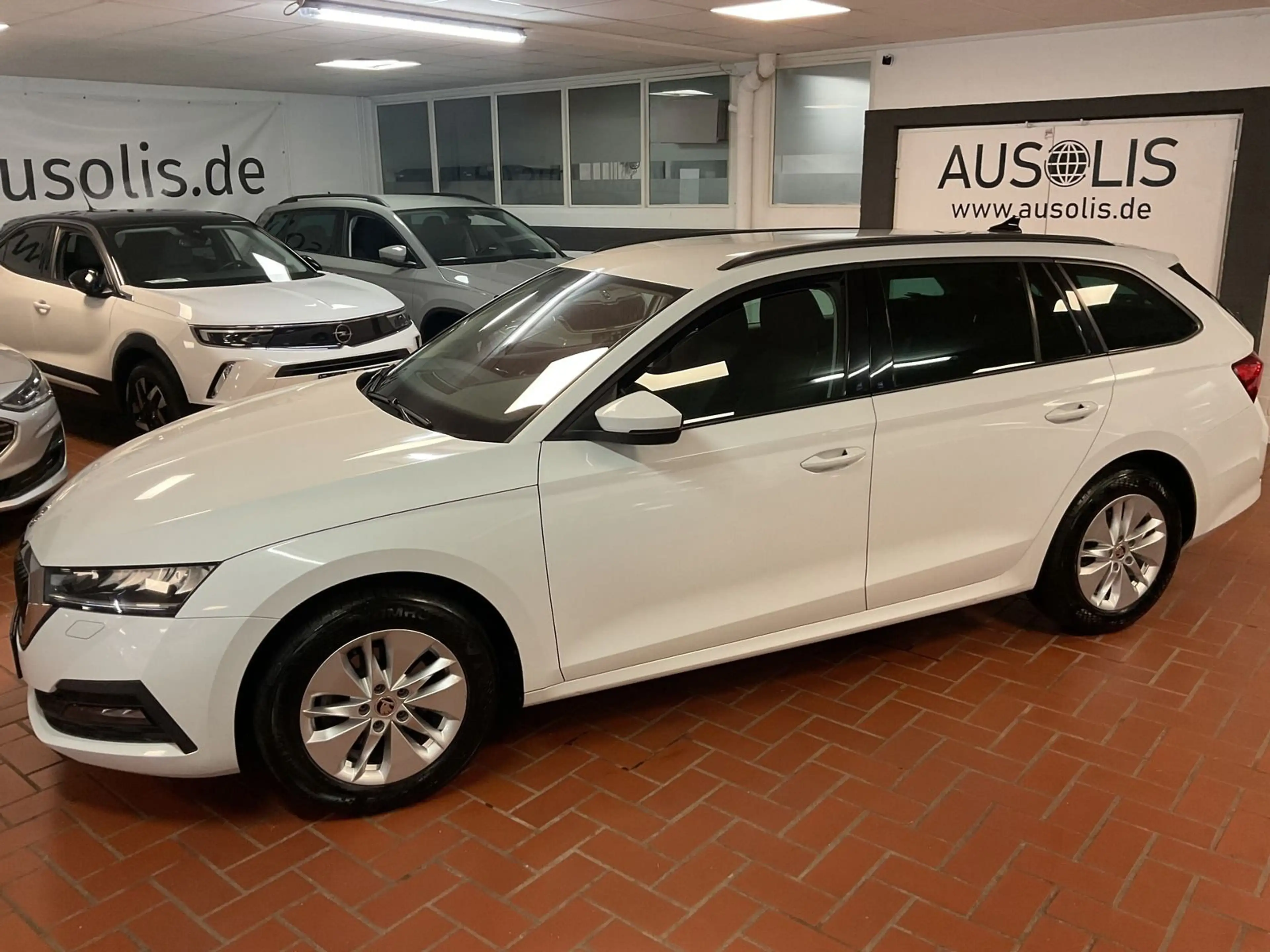 Skoda Octavia Combi 2.0 TDI Ambition LED,ACC,PDC — photo 2