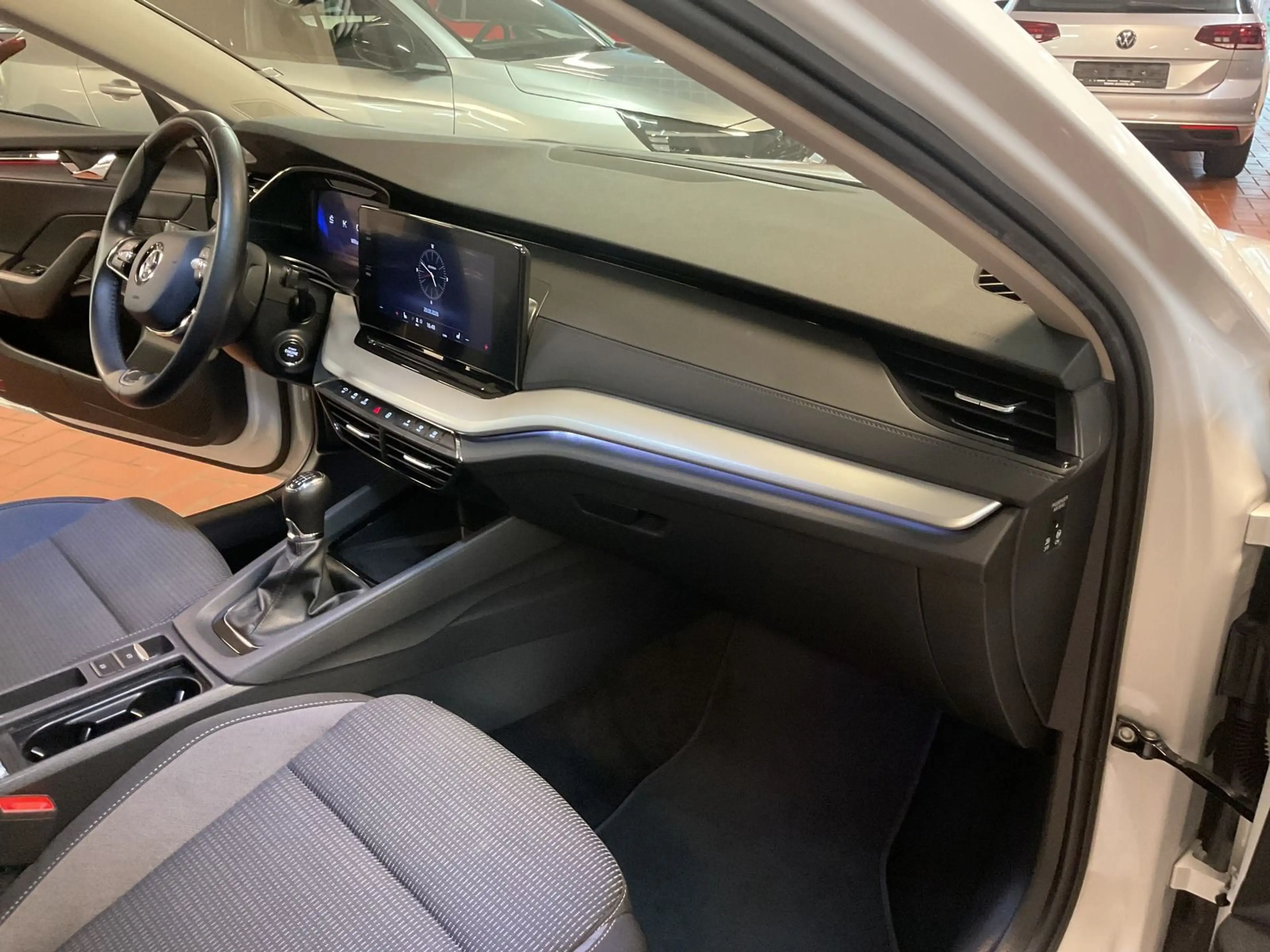 Skoda Octavia Combi 2.0 TDI Ambition LED,ACC,PDC — photo 11
