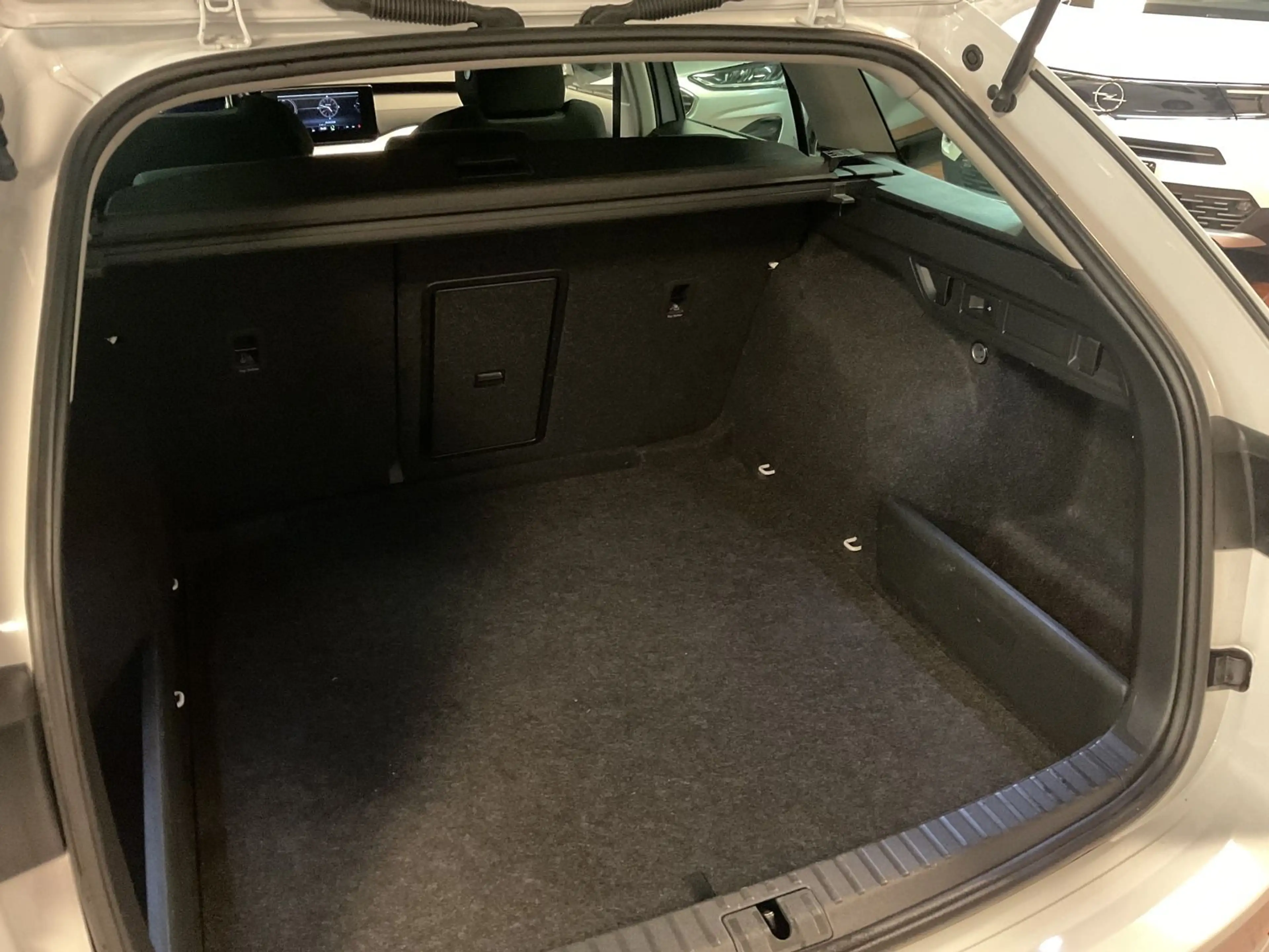 Skoda Octavia Combi 2.0 TDI Ambition LED,ACC,PDC — photo 6