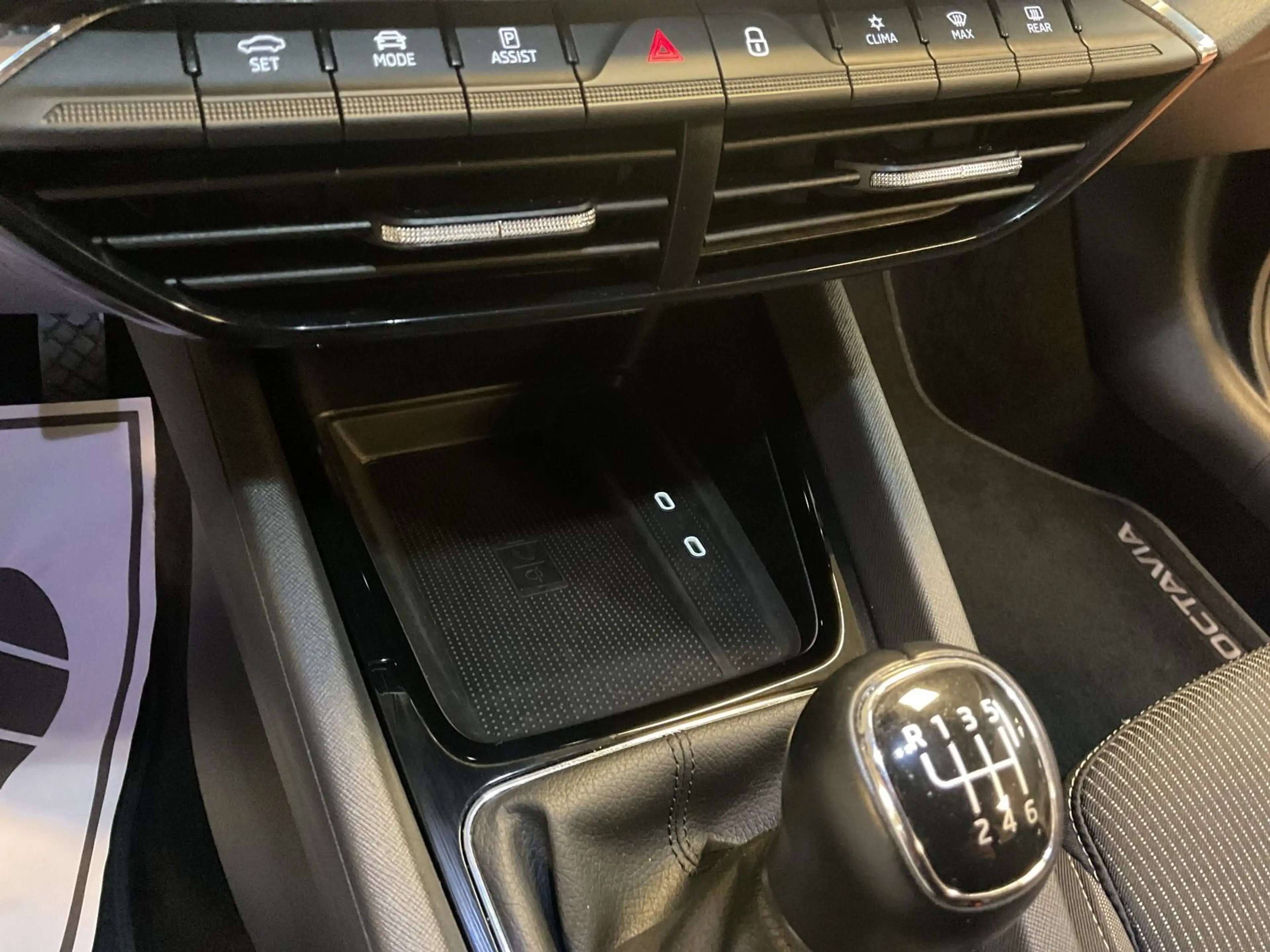 Skoda Octavia Combi 2.0 TDI Ambition LED,ACC,PDC — photo 15