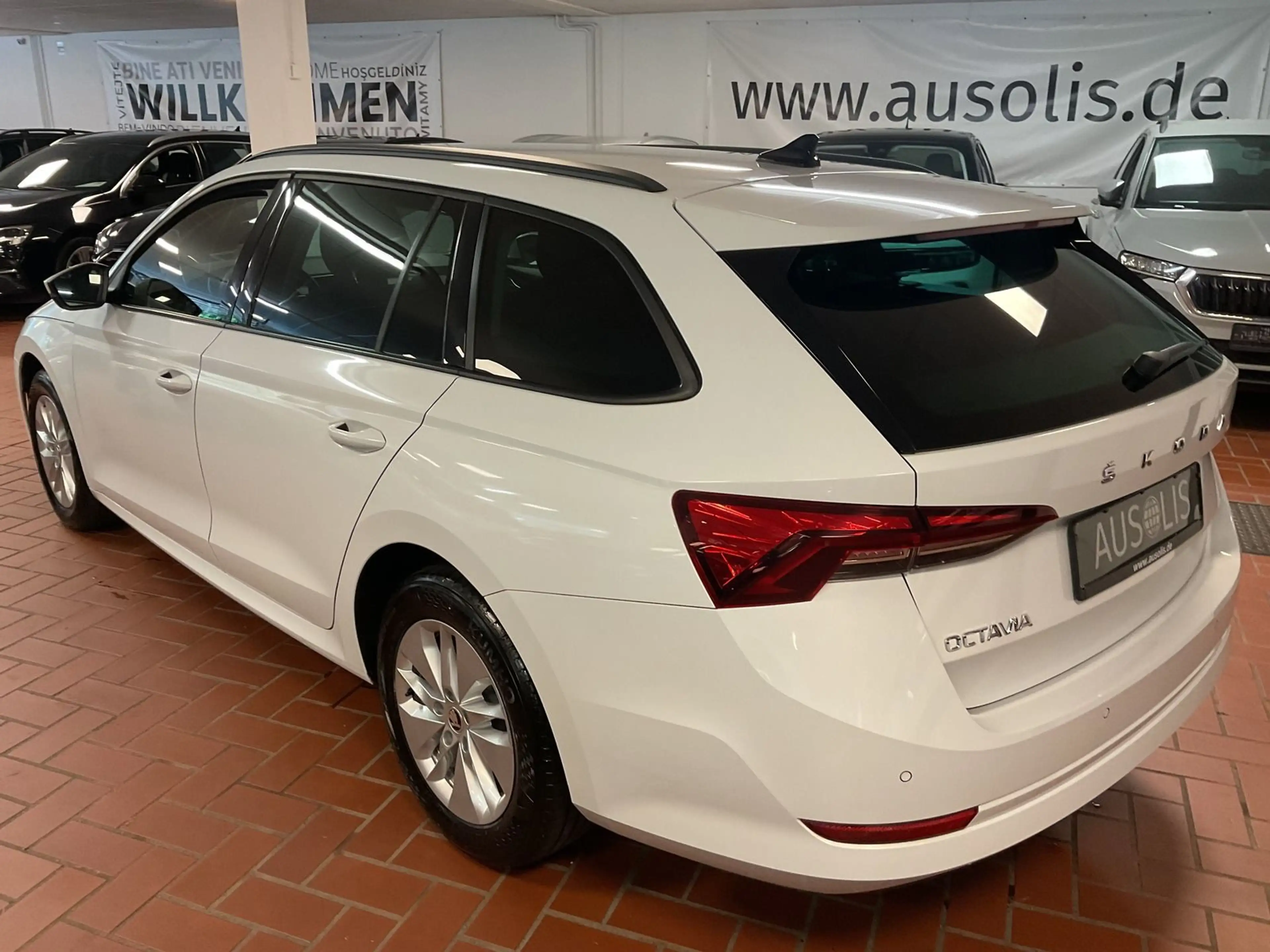 Skoda Octavia Combi 2.0 TDI Ambition LED,ACC,PDC — photo 4