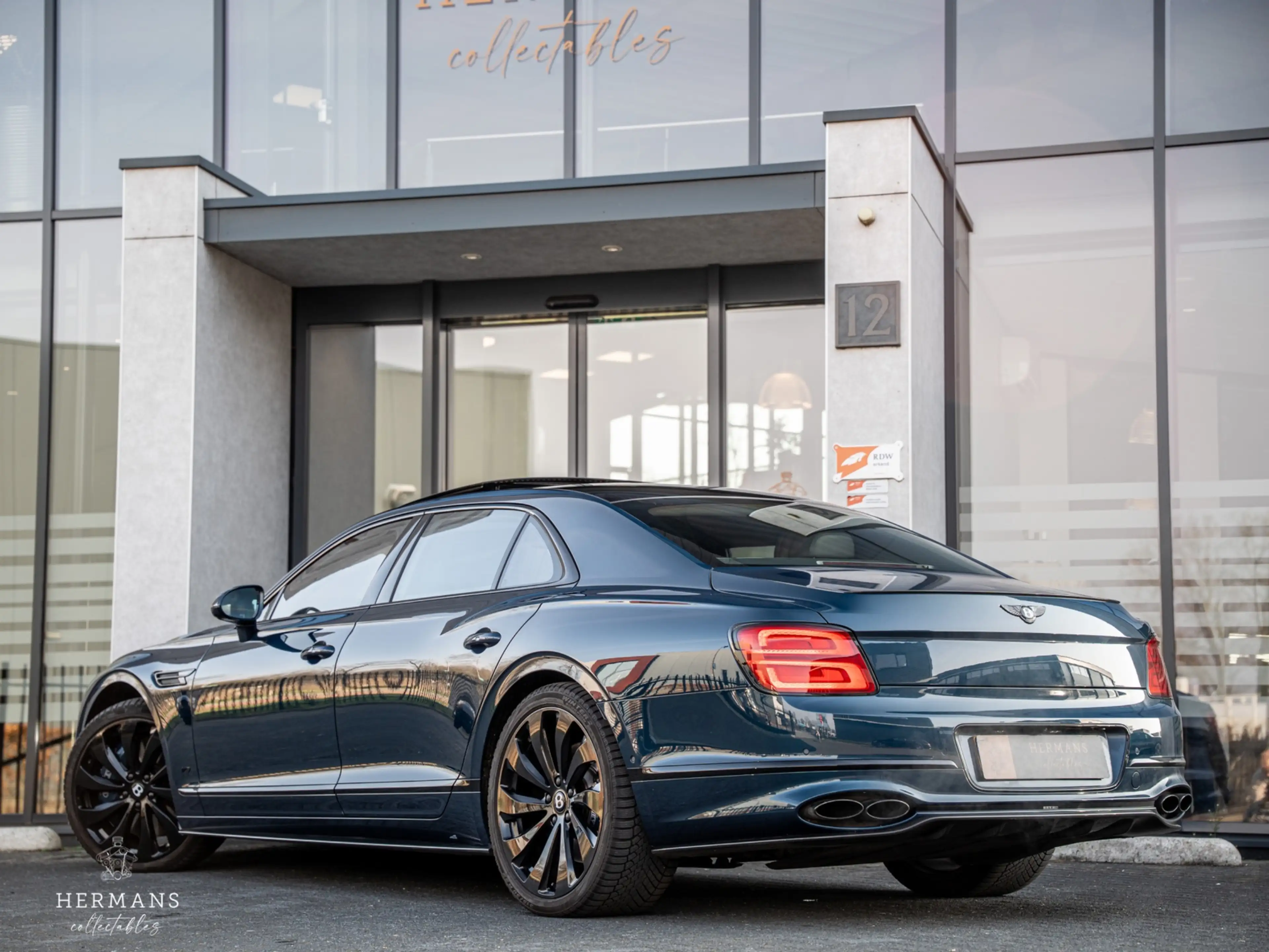 Bentley Flying Spur 4.0 V8 1st Edition / Mulliner / Blackline / Carbon — photo 11