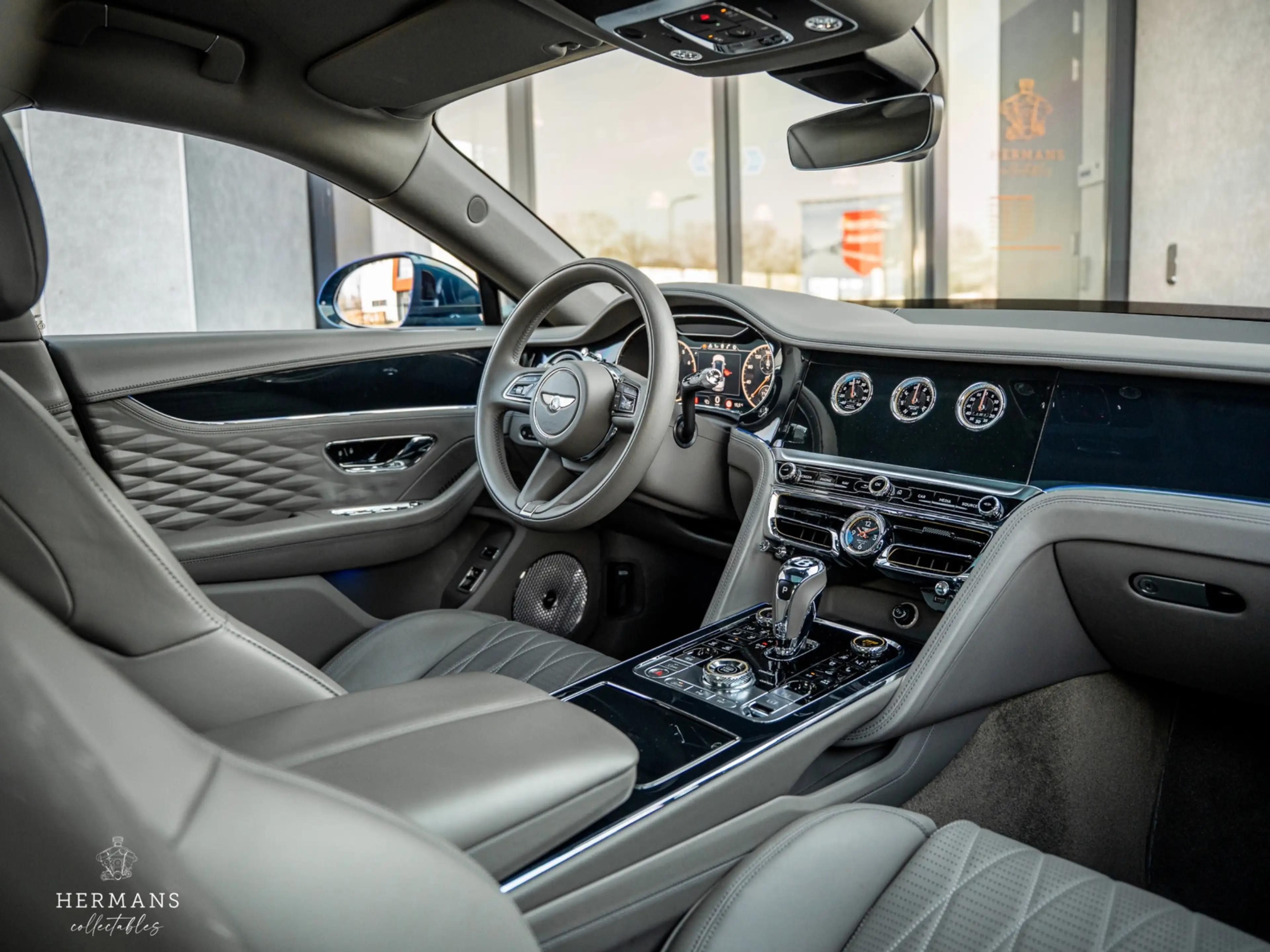 Bentley Flying Spur 4.0 V8 1st Edition / Mulliner / Blackline / Carbon — photo 19