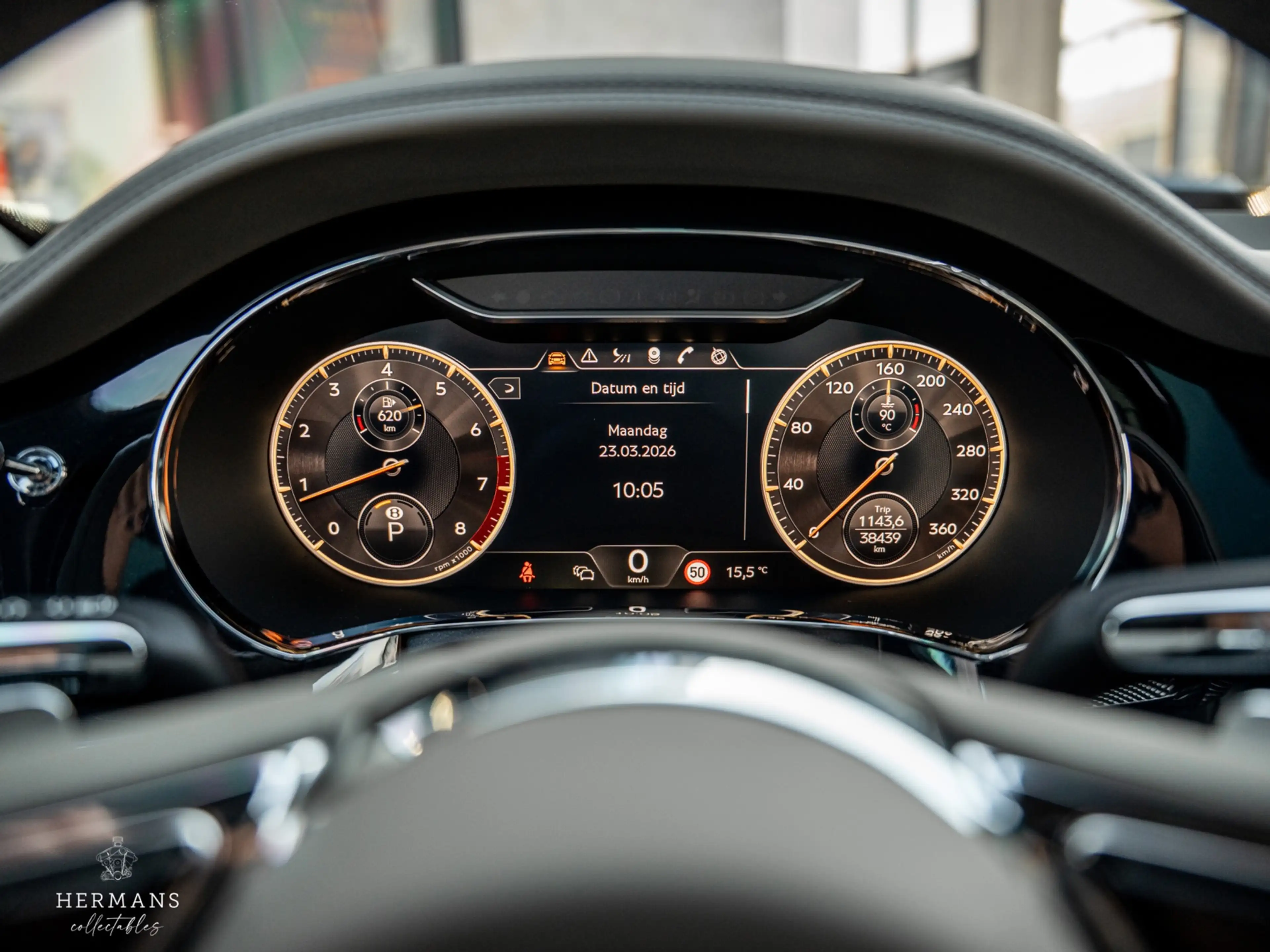 Bentley Flying Spur 4.0 V8 1st Edition / Mulliner / Blackline / Carbon — photo 27