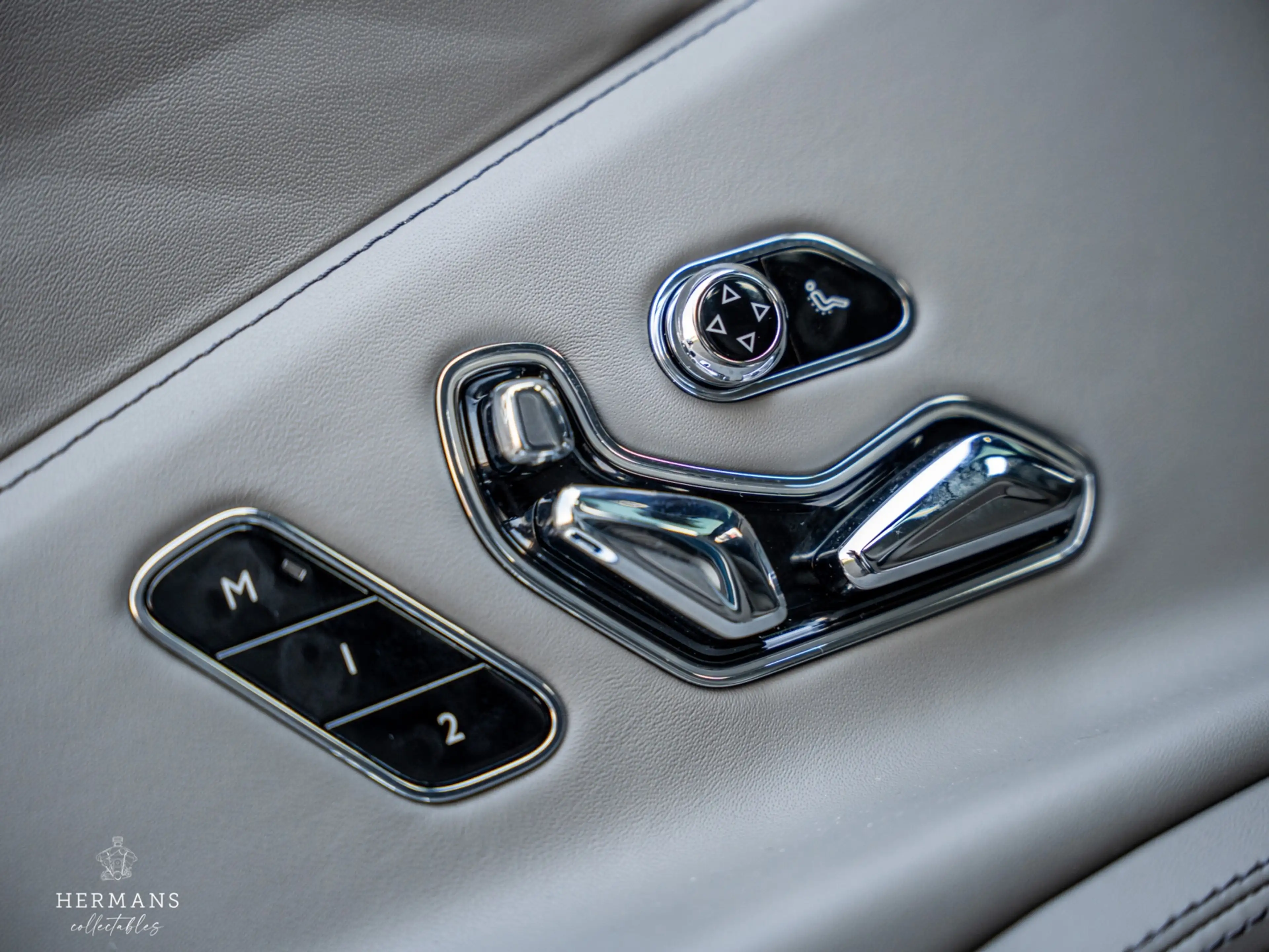 Bentley Flying Spur 4.0 V8 1st Edition / Mulliner / Blackline / Carbon — photo 32